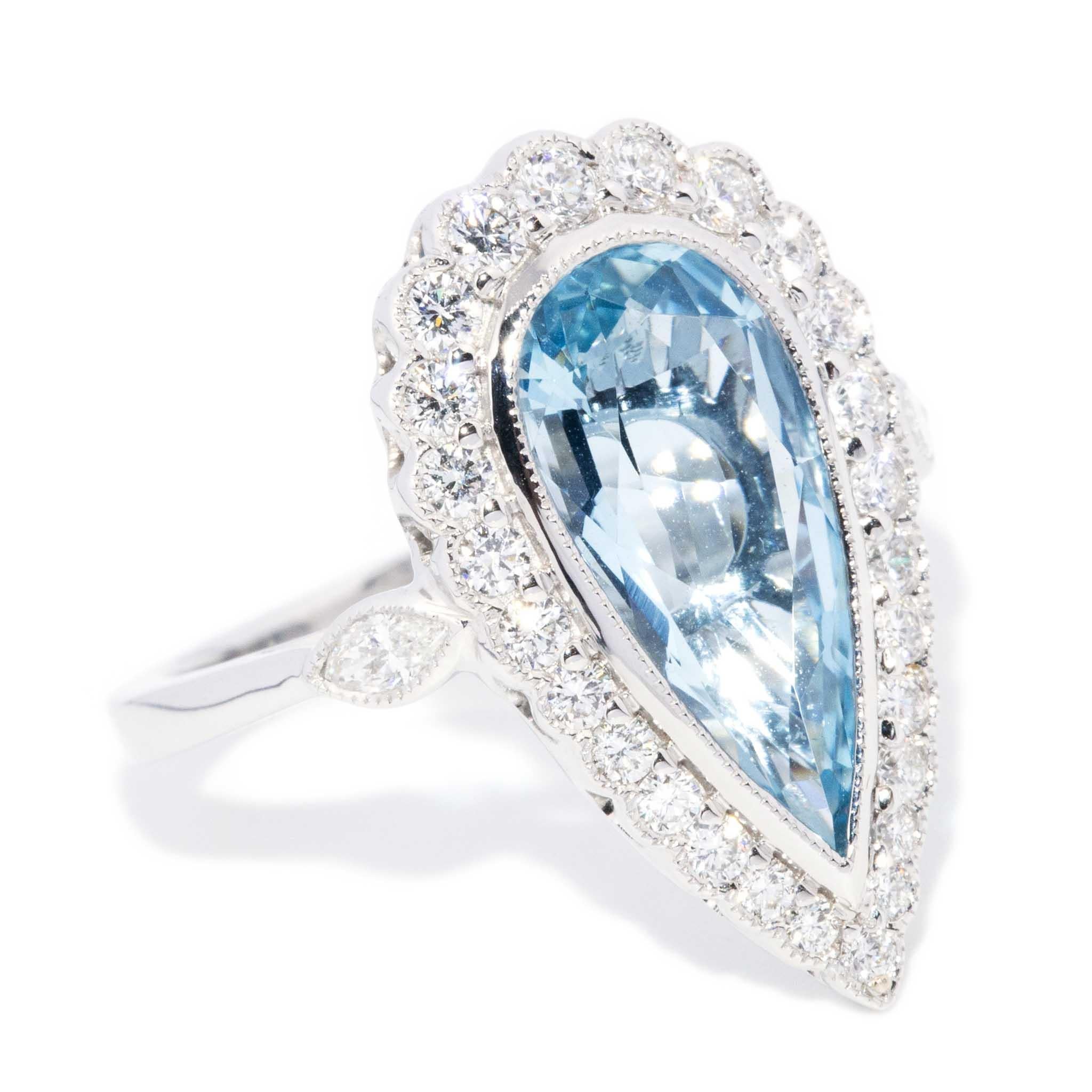 Contemporary 3.1 Carat Pear Cut Aquamarine & Diamond Halo Ring 18 Carat Gold For Sale 1