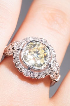 Contemporary 3.20 Carat Old Mine Cut Diamond Engagement Ring 18 Carat White Gold
