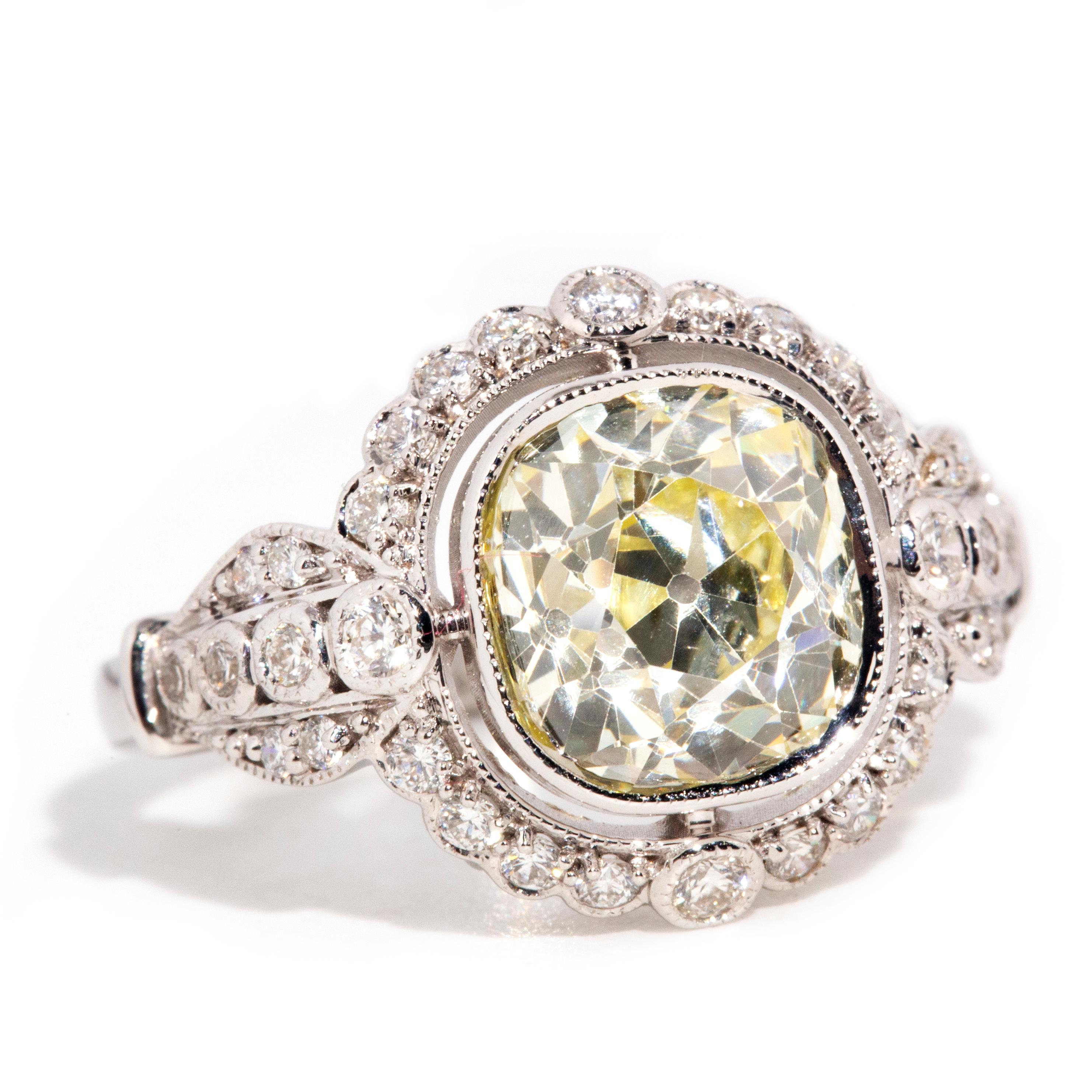 Contemporain Bague de fiançailles contemporaine en or blanc 18 carats avec diamants taille vieille mine de 3,20 carats en vente