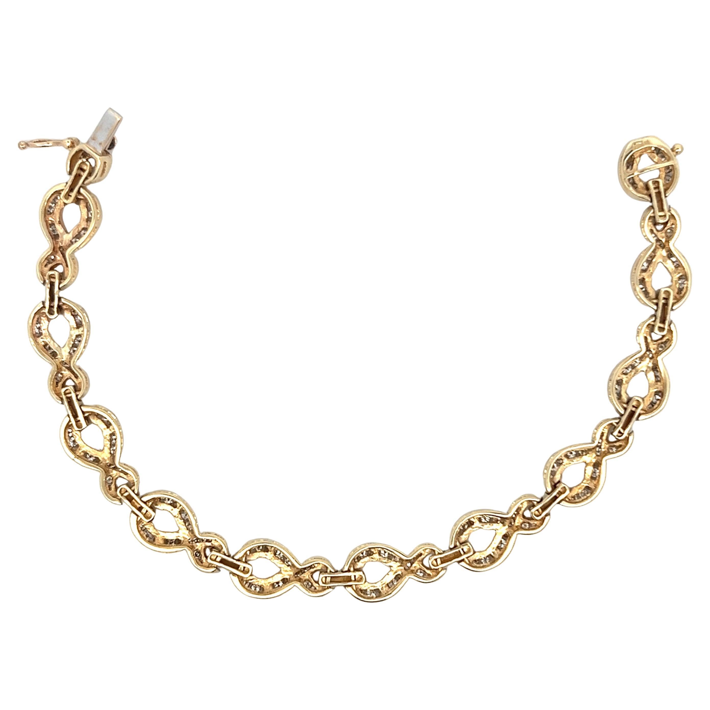 Contemporary 3.25 TCW Diamond and 14k Yellow Gold Twisted Link Bracelet In Good Condition For Sale In Towson, MD