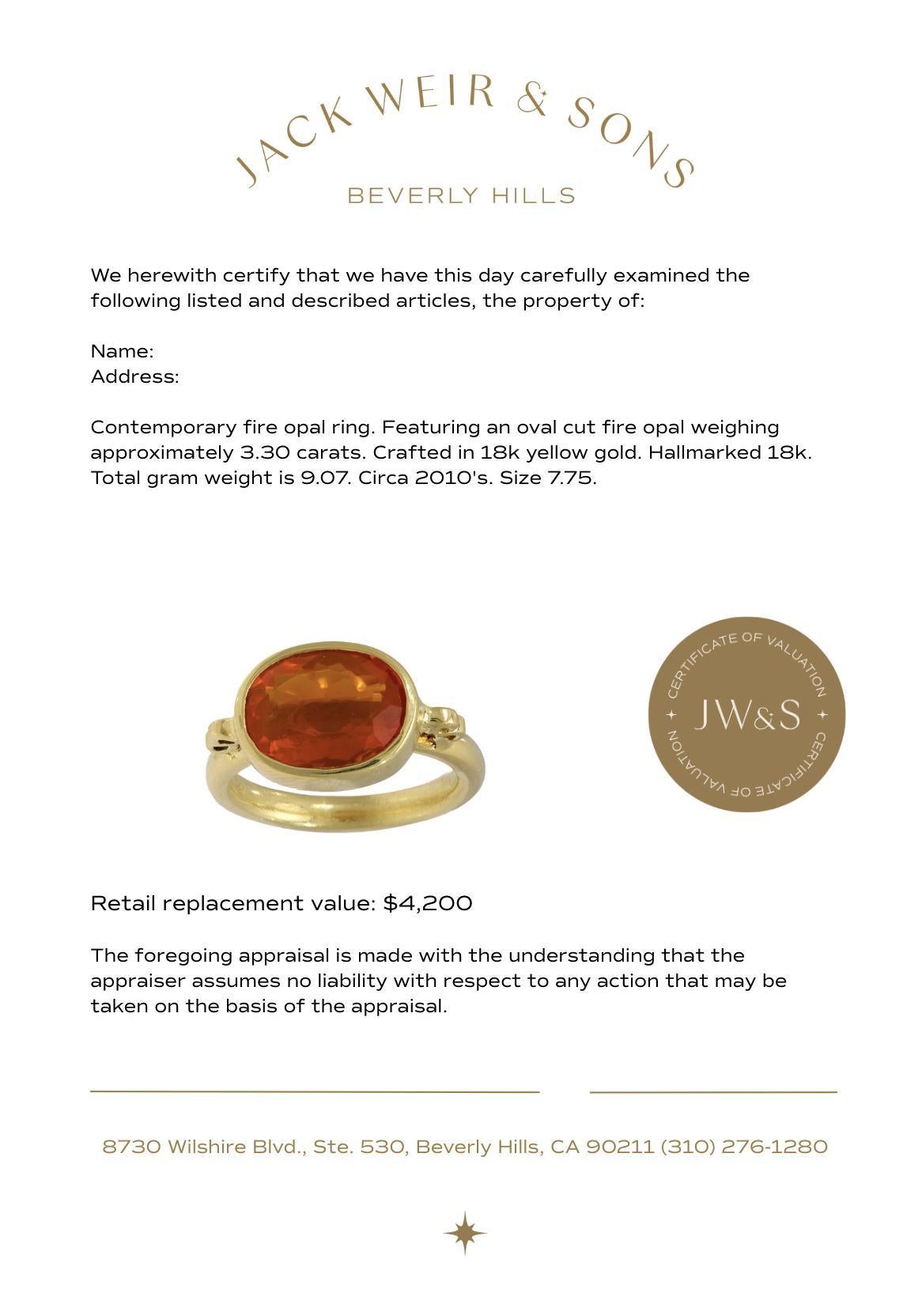 Contemporary 3.30 carat fire opal 18k yellow gold bezel ring For Sale 1