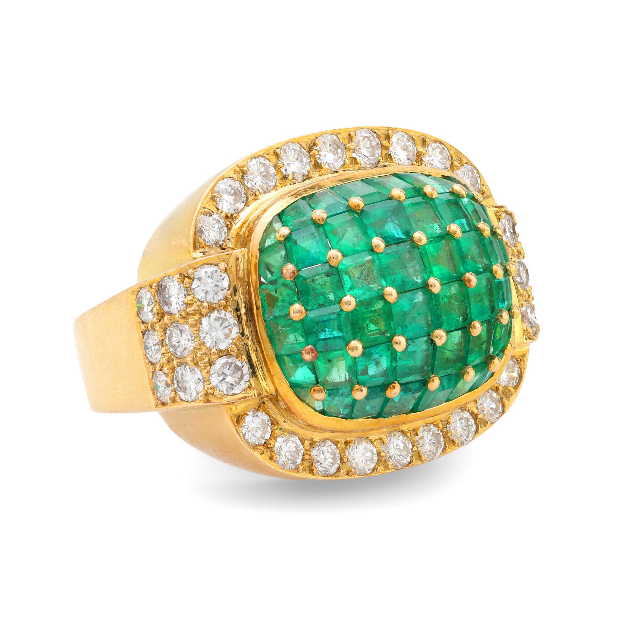 Brilliant Cut Contemporary 3.50 carat invisible set emerald diamond 18k yellow gold ring For Sale