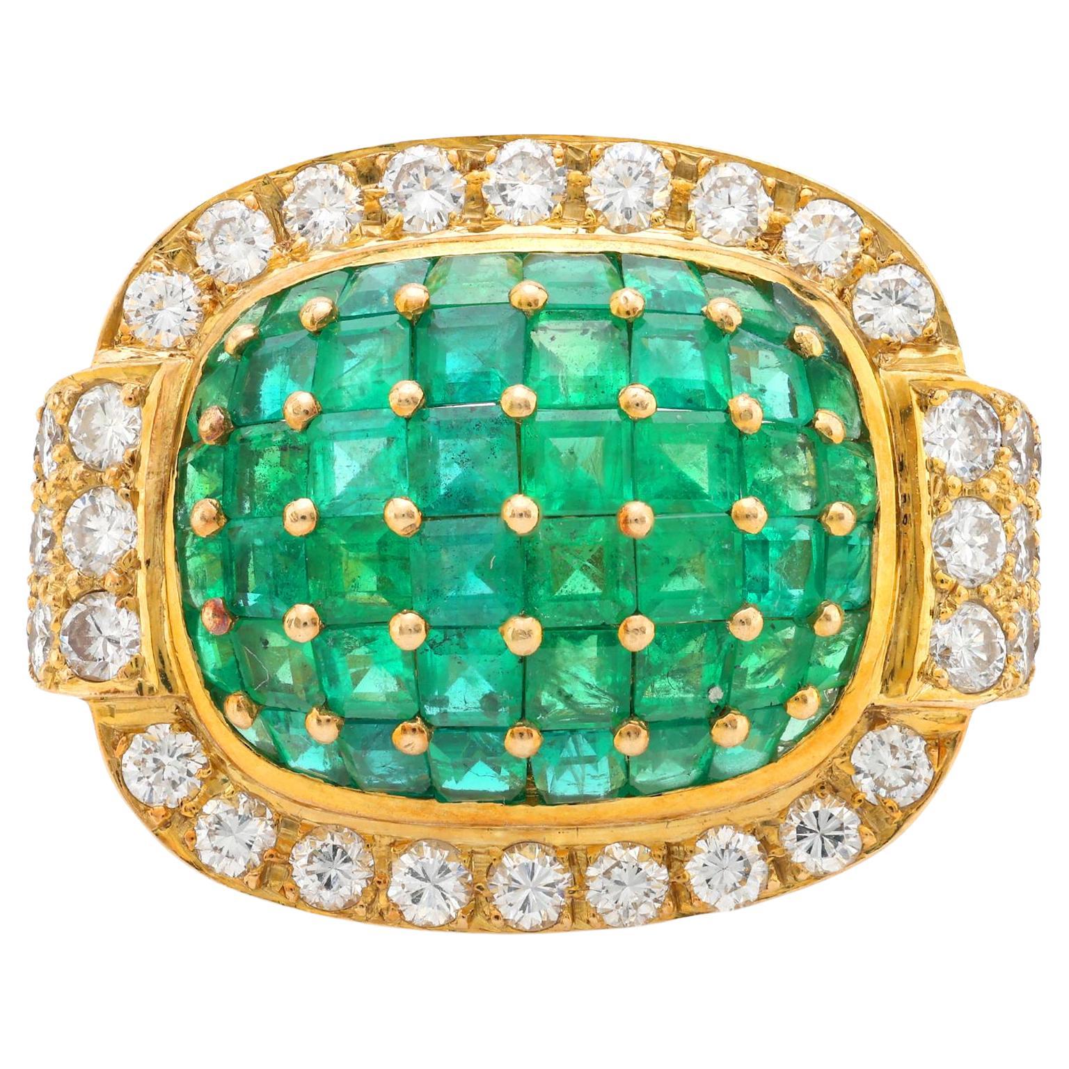 Contemporary 3.50 carat invisible set emerald diamond 18k yellow gold ring For Sale