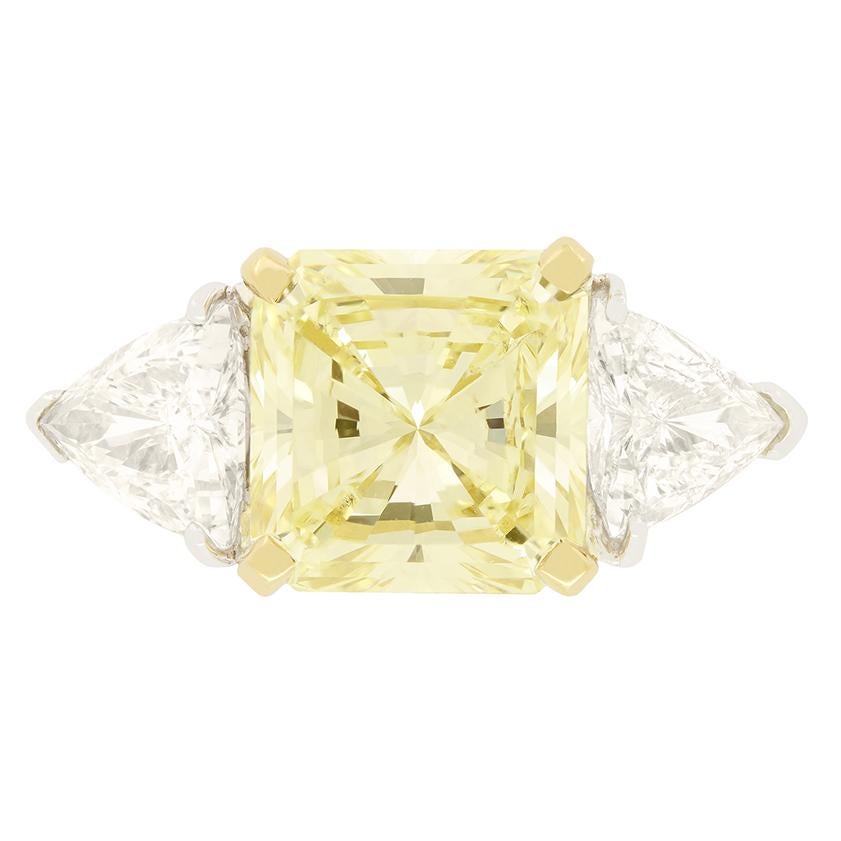 Contemporary 3.50ct Yellow Diamond Trilogy Ring For Sale