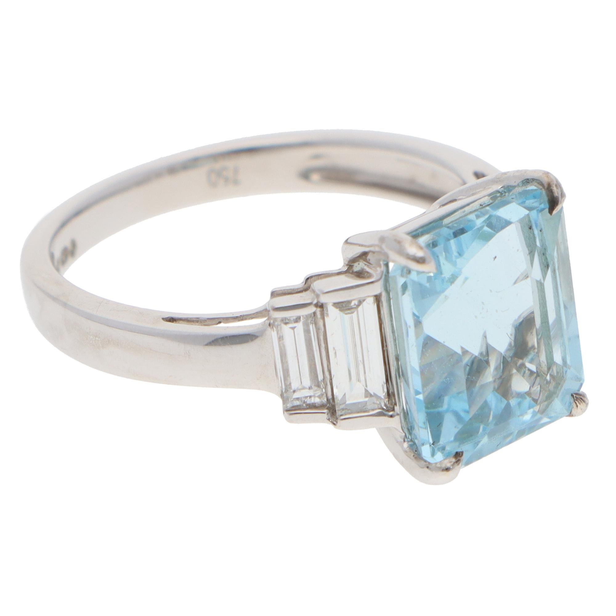 Moderne Bague contemporaine en or blanc avec aigue-marine et diamant de 3,51ct en vente