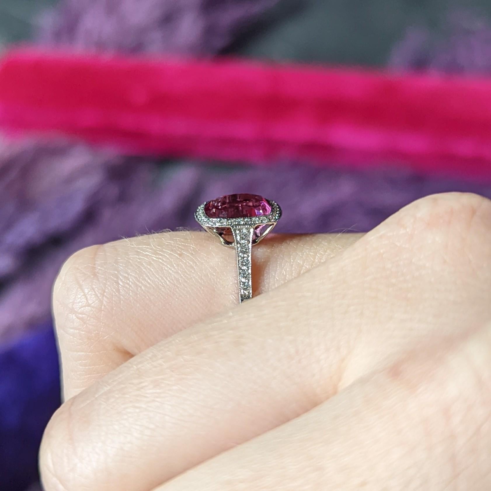 Contemporary 3.60 Carats Pink Sapphire Diamond Platinum Diamond Gemstone Ring For Sale 5