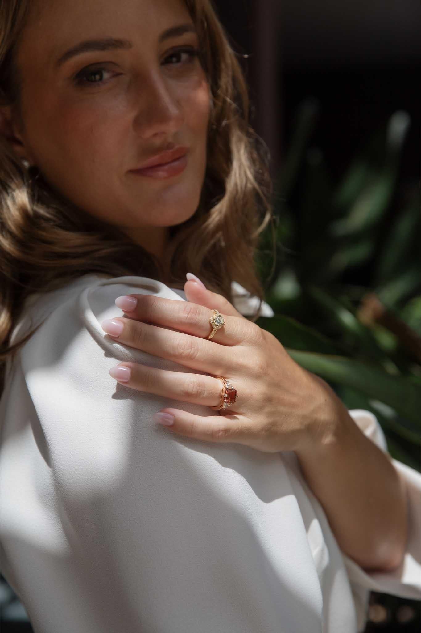 Anillo contemporáneo de oro de 18 ct con turmalina naranja melocotón y diamantes de 3,72 ct en venta 5