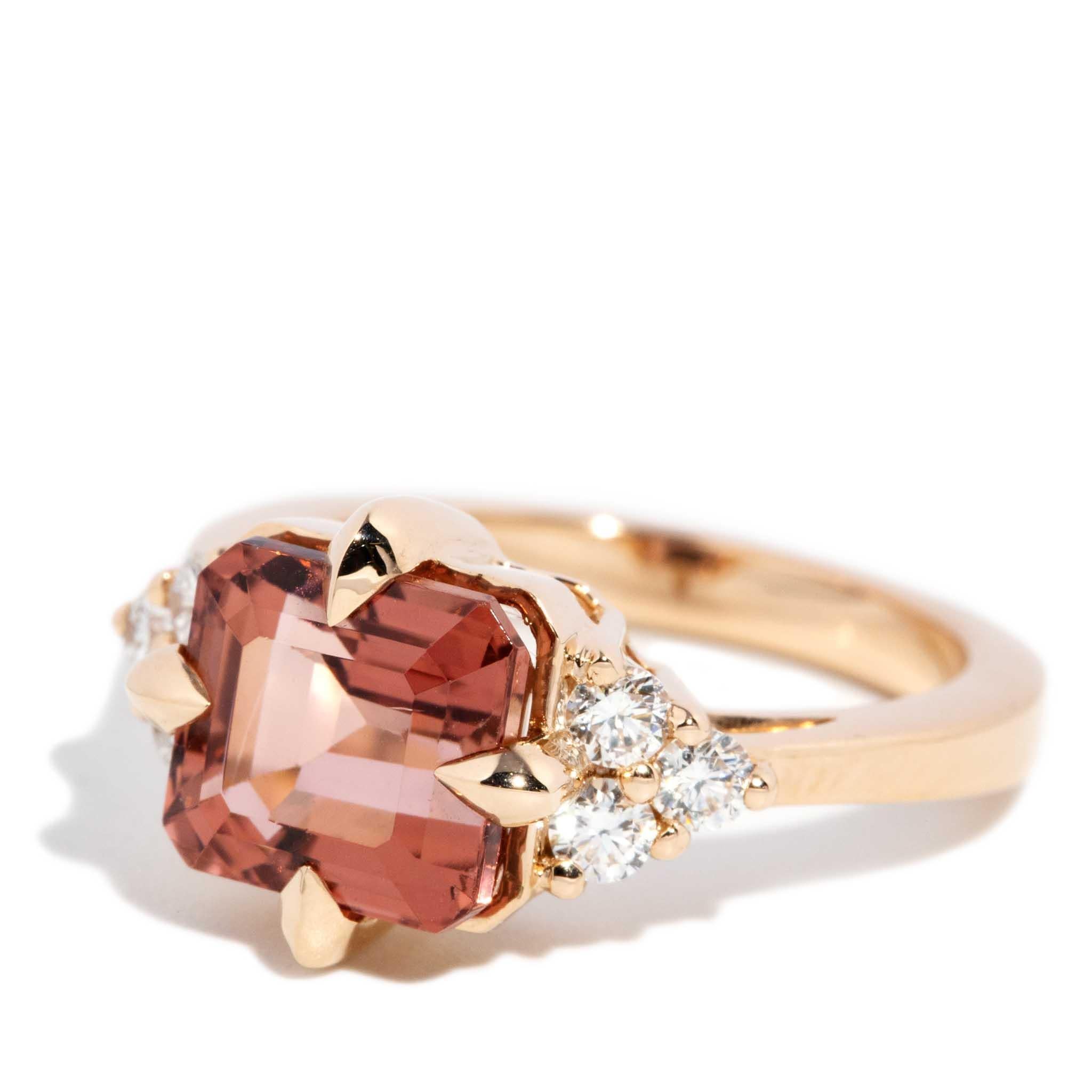 Anillo contemporáneo de oro de 18 ct con turmalina naranja melocotón y diamantes de 3,72 ct Corte esmeralda en venta