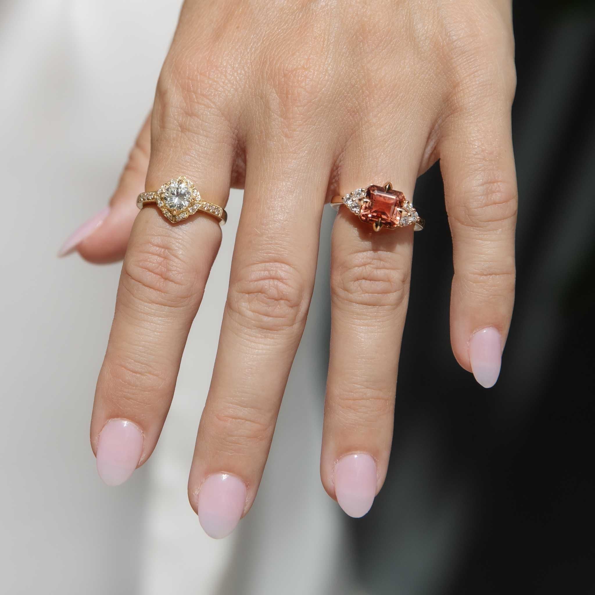 Anillo contemporáneo de oro de 18 ct con turmalina naranja melocotón y diamantes de 3,72 ct en Nuevo estado para la venta en Hamilton, AU