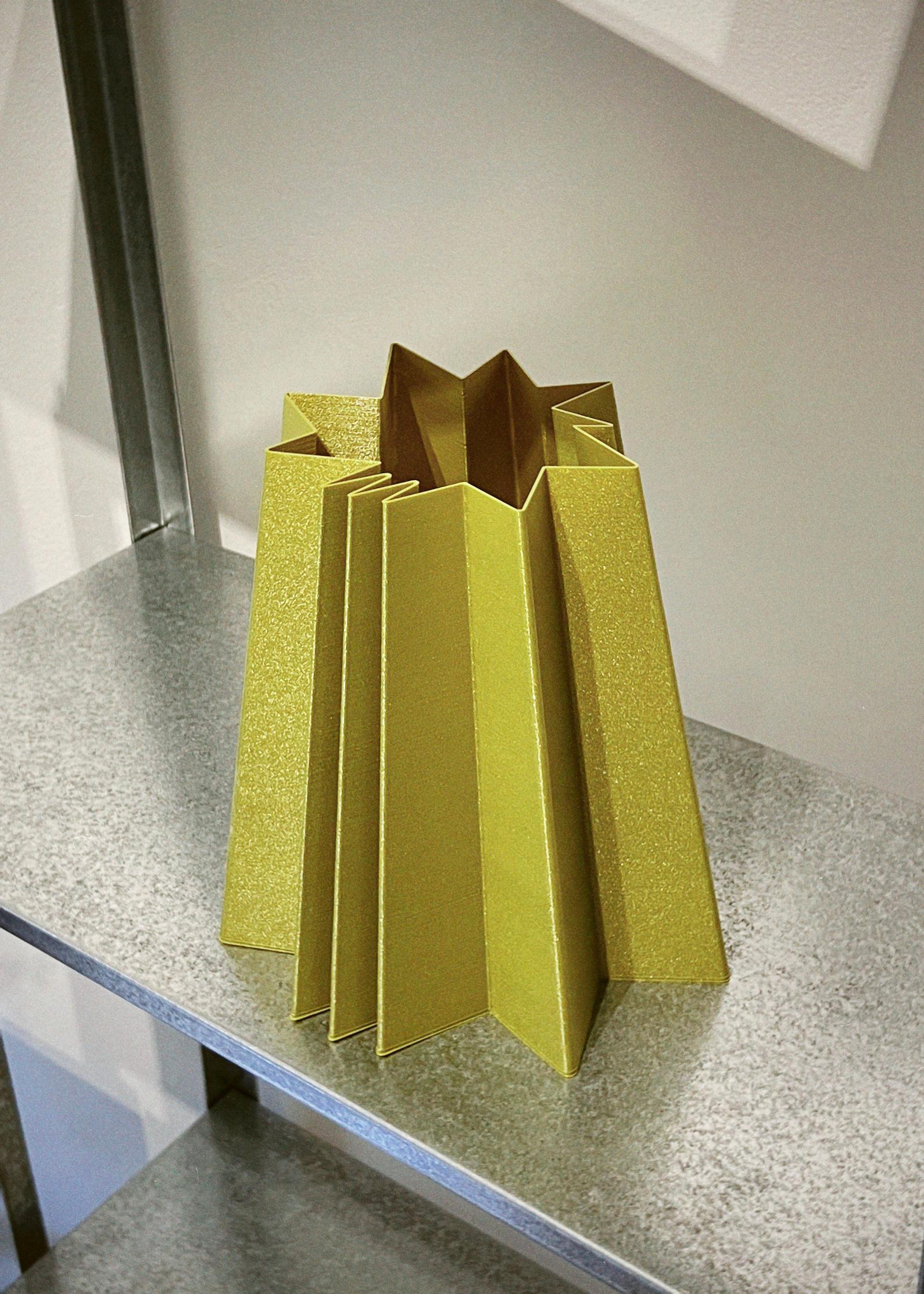 Modern Contemporary 3D Printed Stella Vase Small For Sale