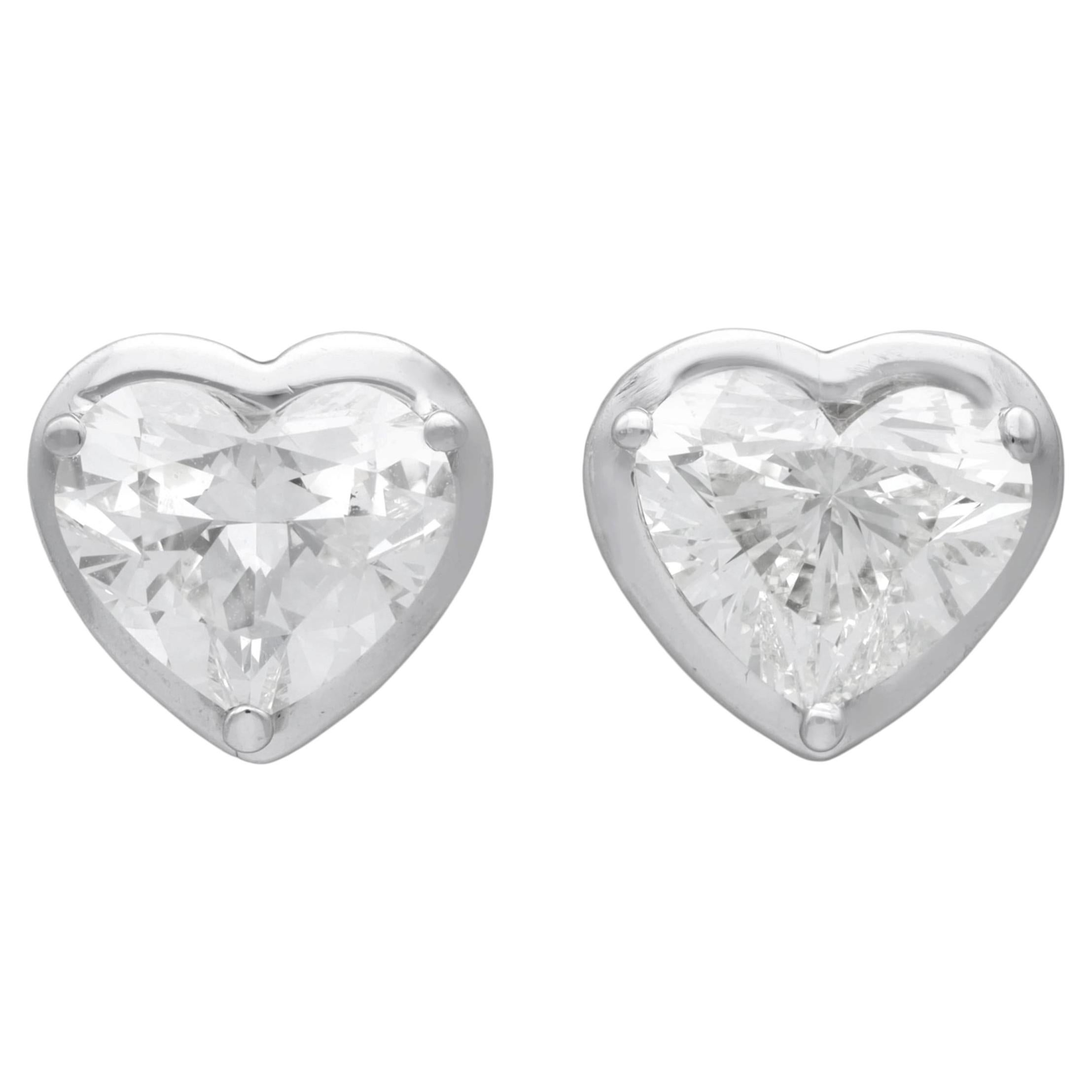 Pendientes de botón contemporáneos con diamantes de 4,02 quilates y oro blanco de 9k con forma de corazón, de alrededor del año 2000