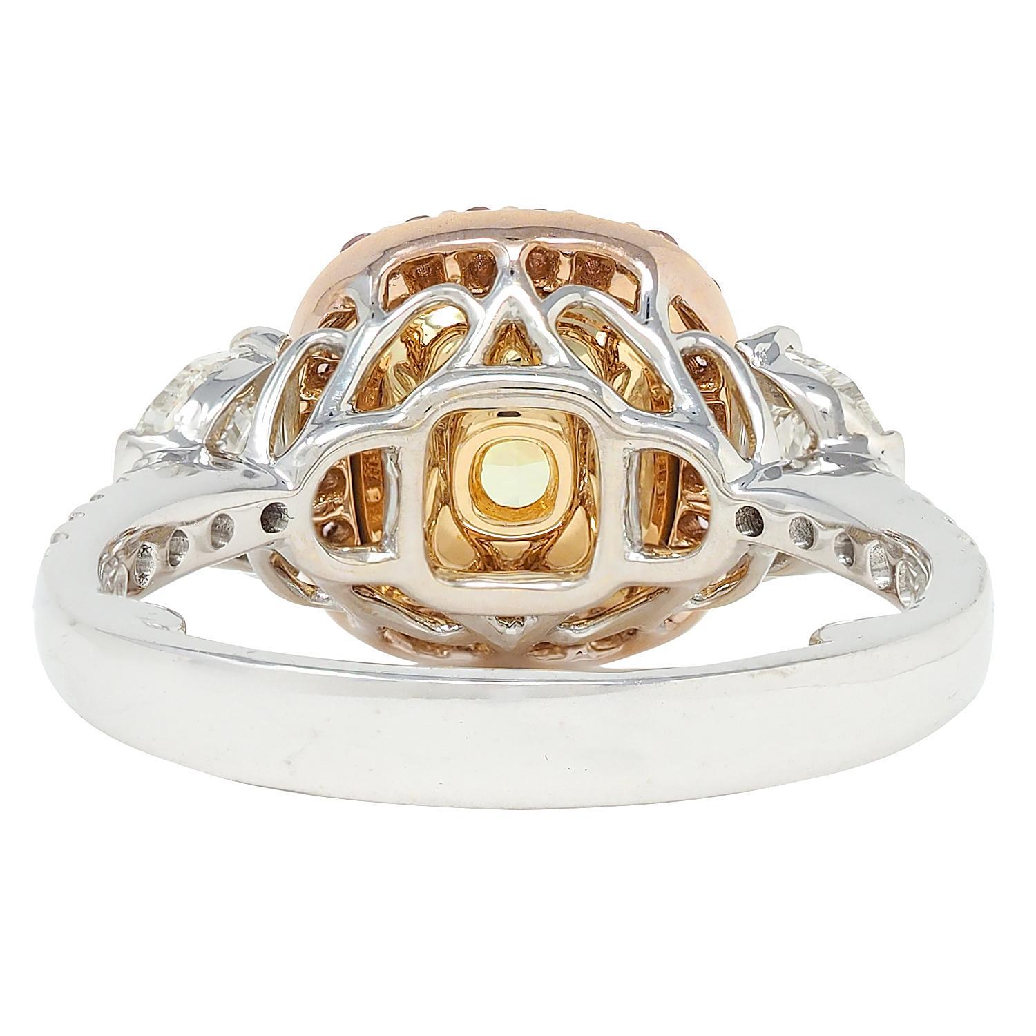 Taille brillant Bague de fiançailles contemporaine en or 18 carats avec 4,23 CTW de diamant jaune clair fantaisie