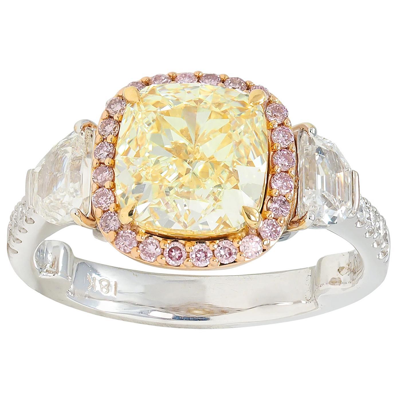 Bague de fiançailles contemporaine en or 18 carats avec 4,23 CTW de diamant jaune clair fantaisie 1