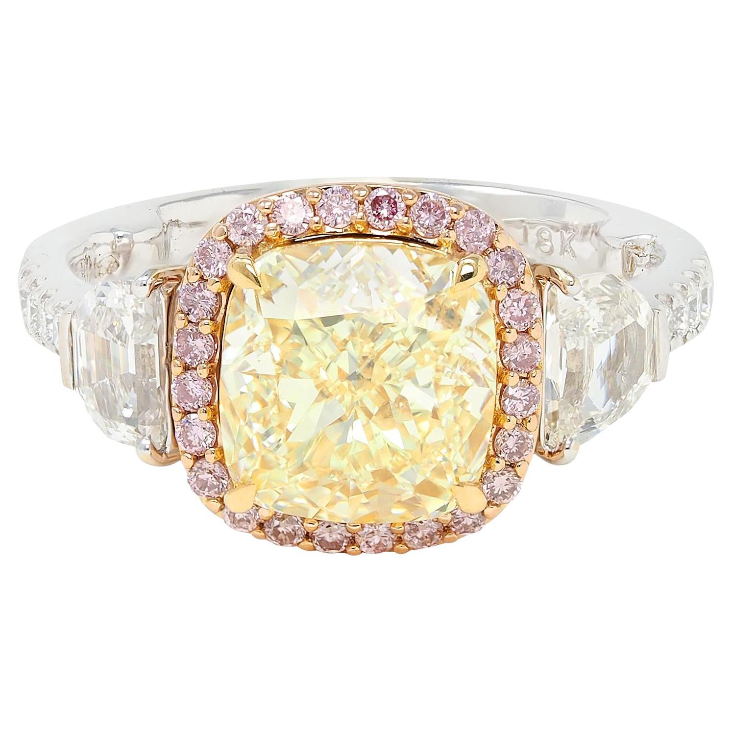 Bague de fiançailles contemporaine en or 18 carats avec 4,23 CTW de diamant jaune clair fantaisie