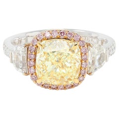 Contemporary 4.23 CTW Fancy Light Yellow Diamond 18 Karat Gold Engagement Ring