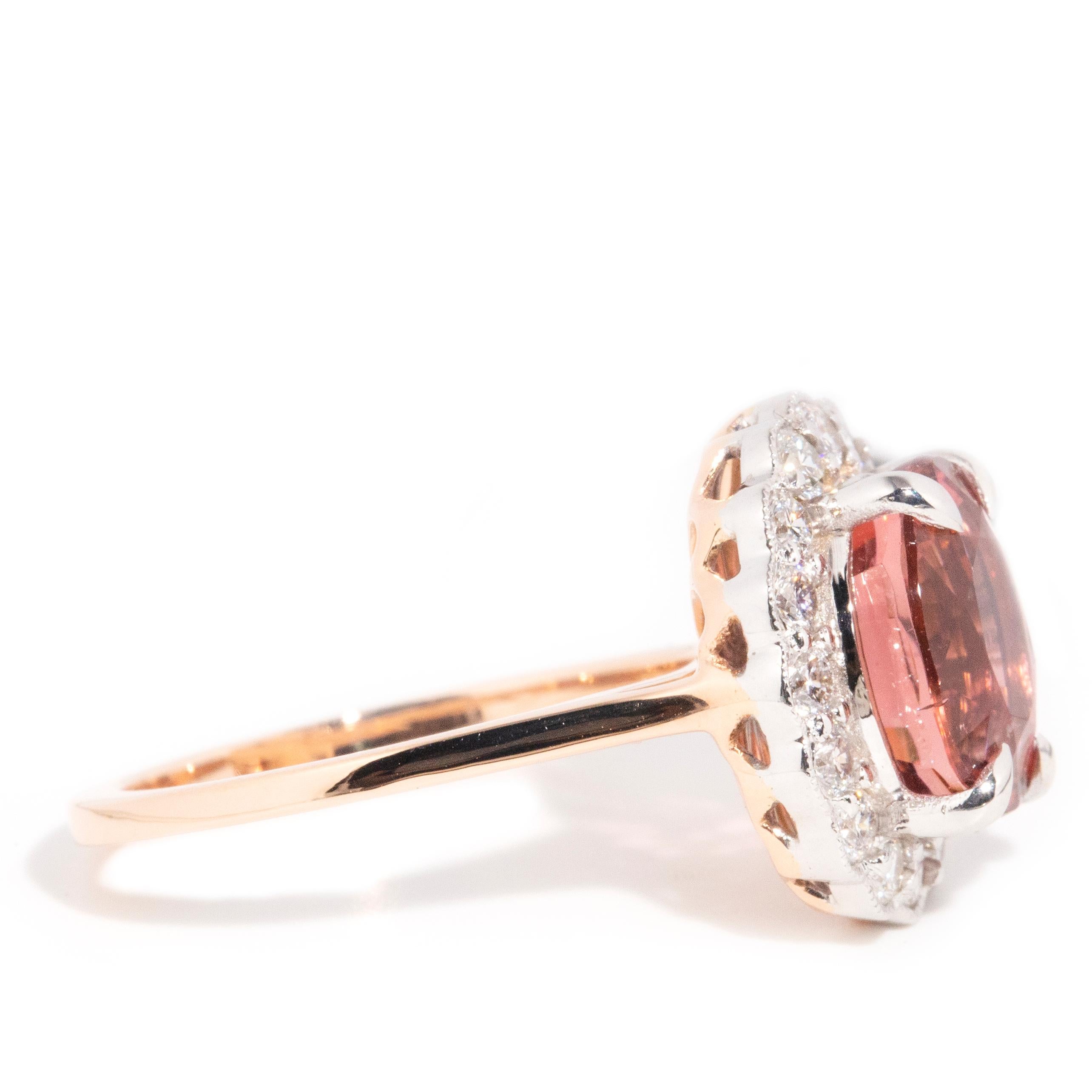 Contemporary 4.38 Carat Oval Orange Pink Tourmaline & Diamond 18 Carat Gold Ring For Sale 2