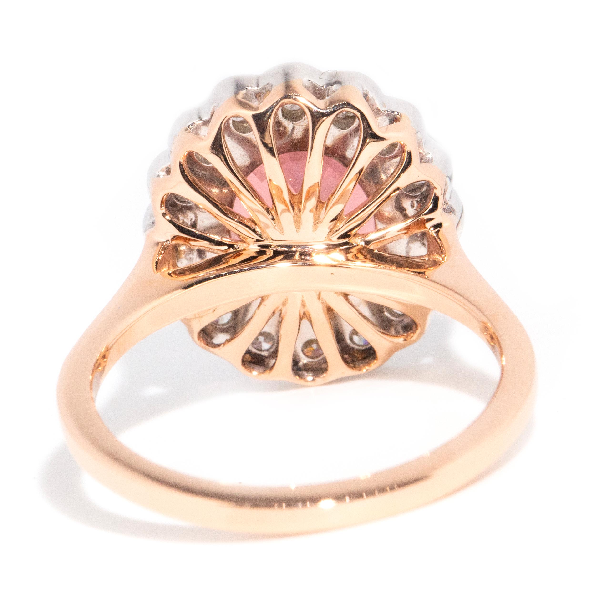 Contemporary 4.38 Carat Oval Orange Pink Tourmaline & Diamond 18 Carat Gold Ring For Sale 4