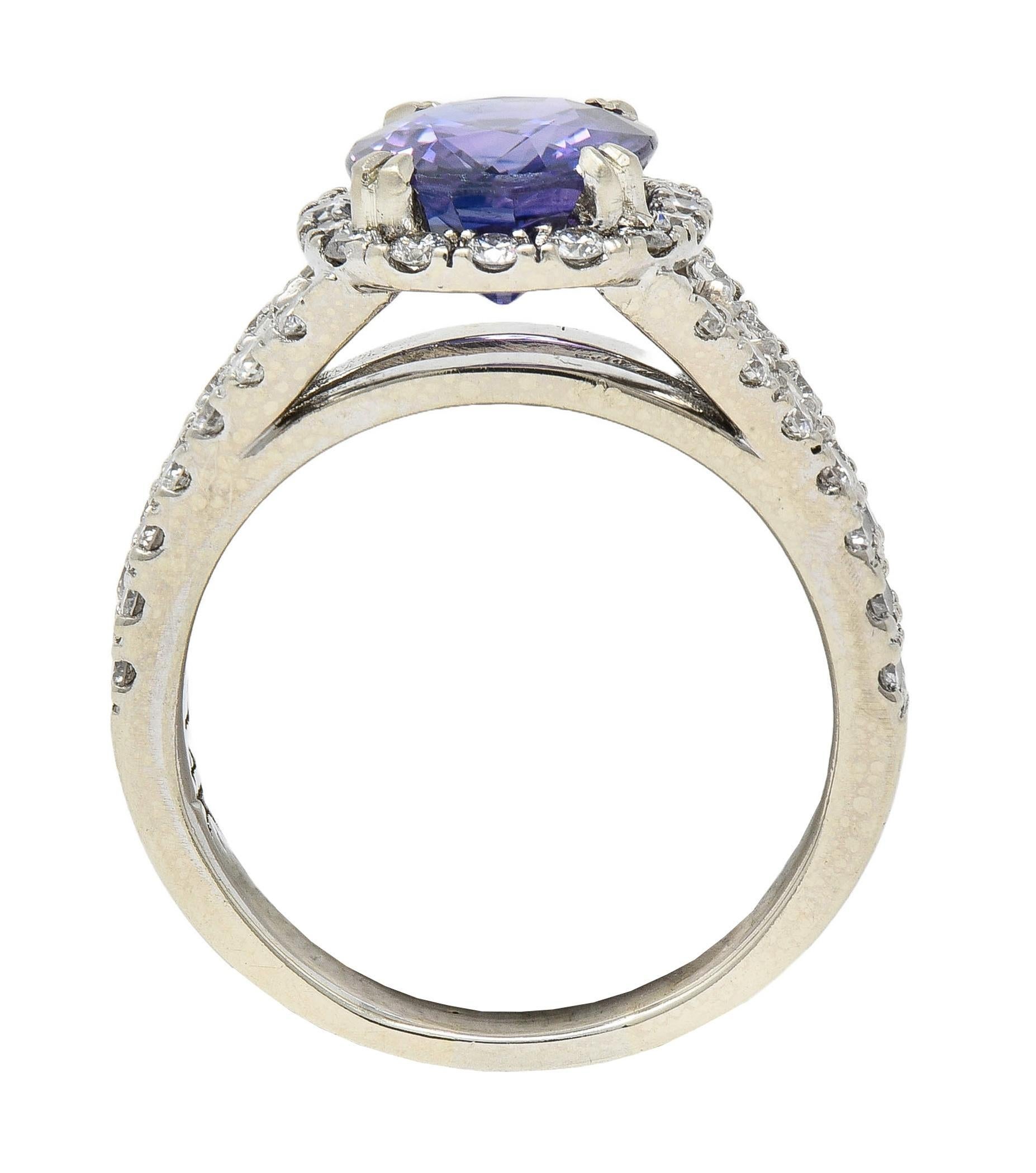 Contemporary 4.60 CTW Color-Change Sapphire Diamond 14 Karat Gold Halo Ring GIA For Sale 5
