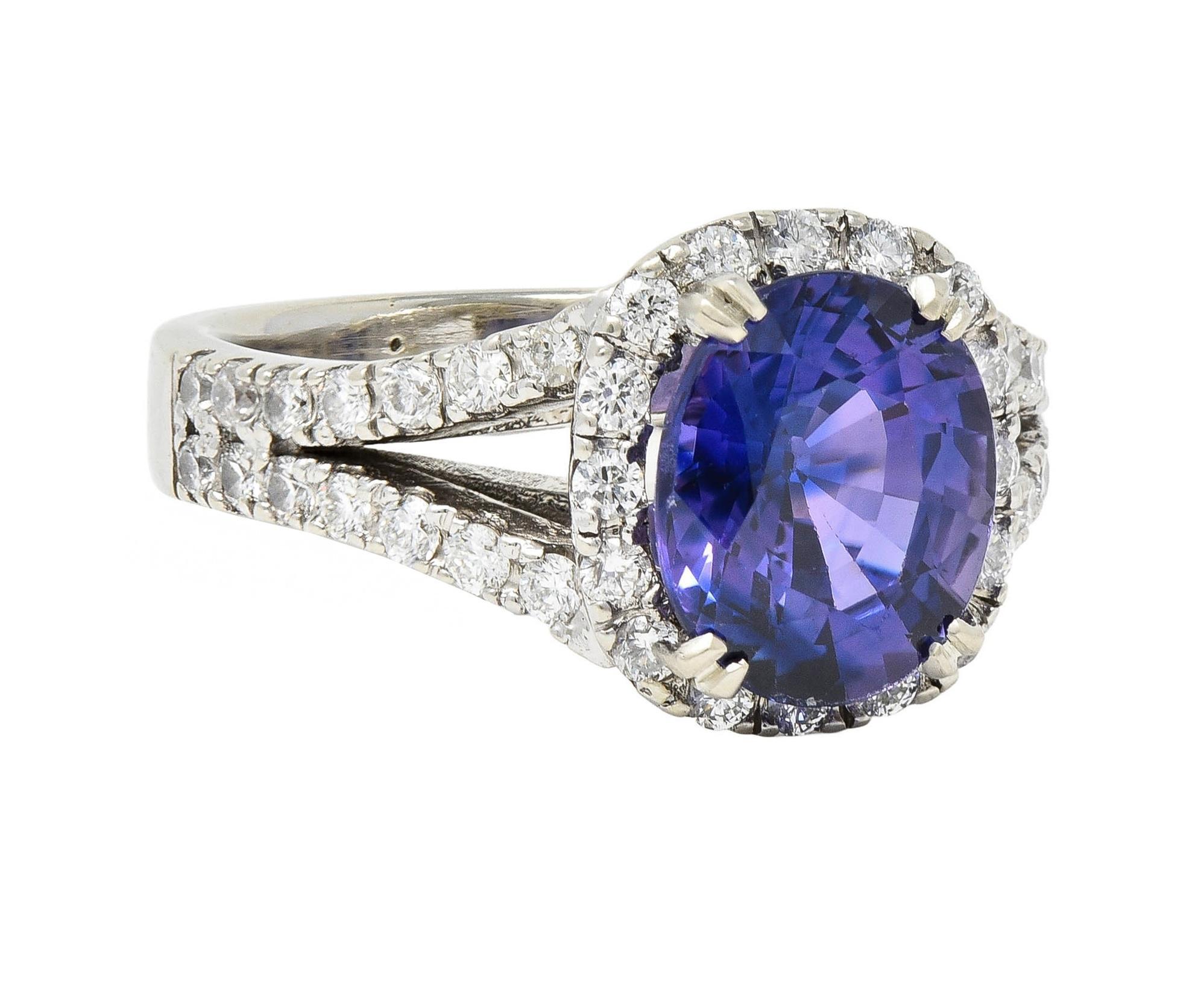 Round Cut Contemporary 4.60 CTW Color-Change Sapphire Diamond 14 Karat Gold Halo Ring GIA For Sale