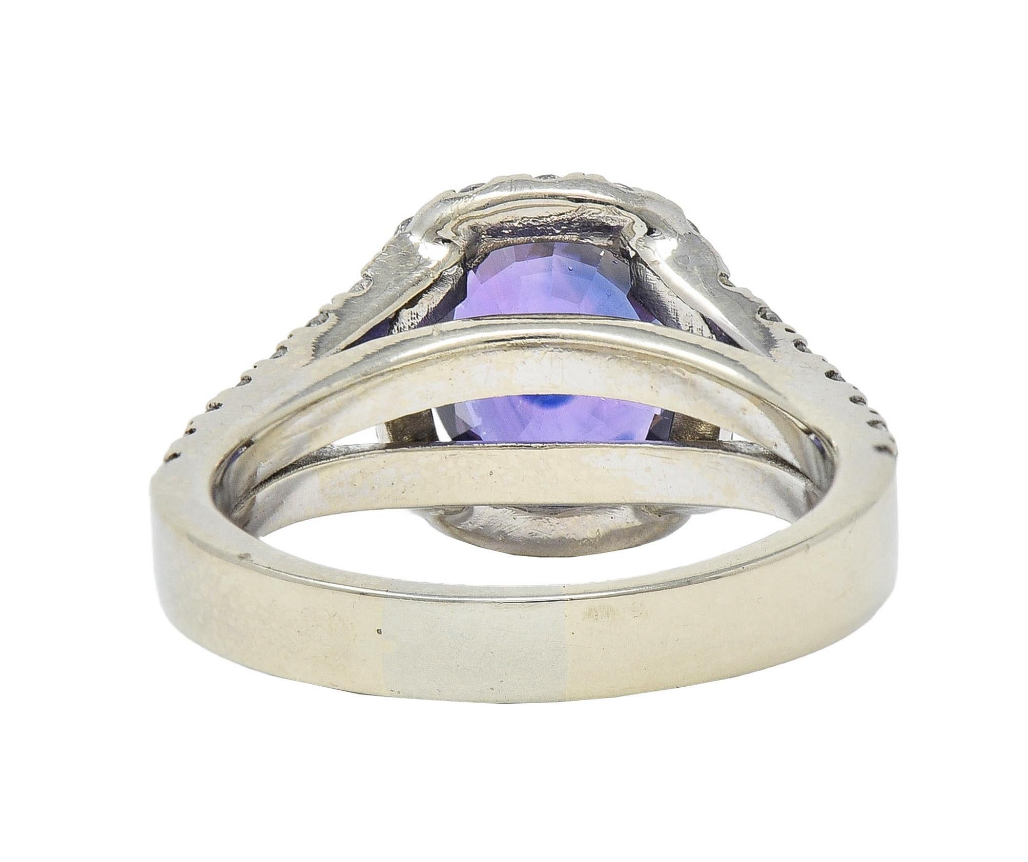 Women's or Men's Contemporary 4.60 CTW Color-Change Sapphire Diamond 14 Karat Gold Halo Ring GIA For Sale
