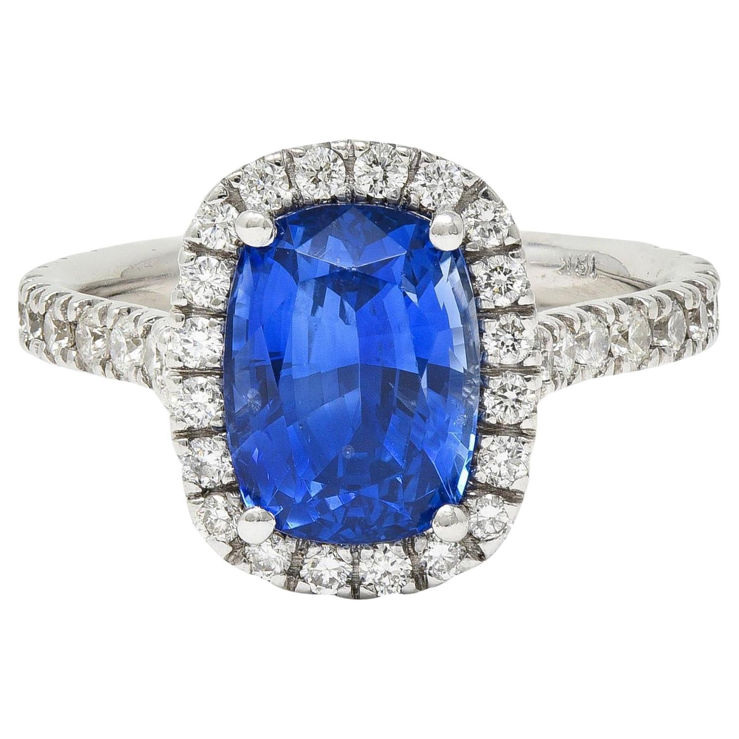 Contemporary 4.67 CTW Sapphire Diamond 18 Karat White Gold Halo Ring For Sale
