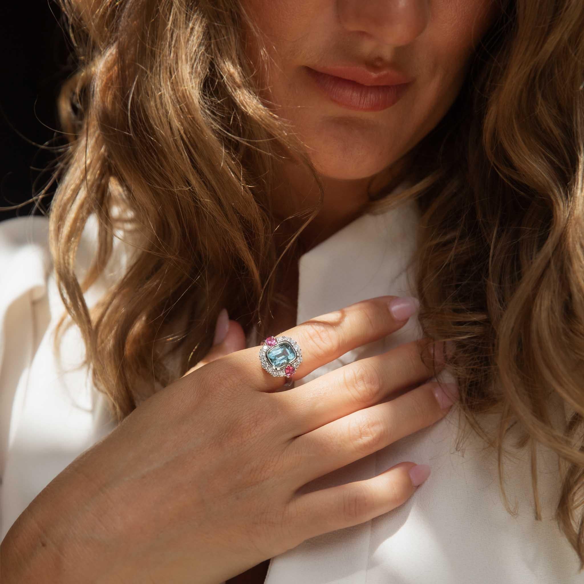 Women's Contemporary 4.75ct Tourmaline Pink Spinel & Diamond Ring 18 Carat White Gold For Sale