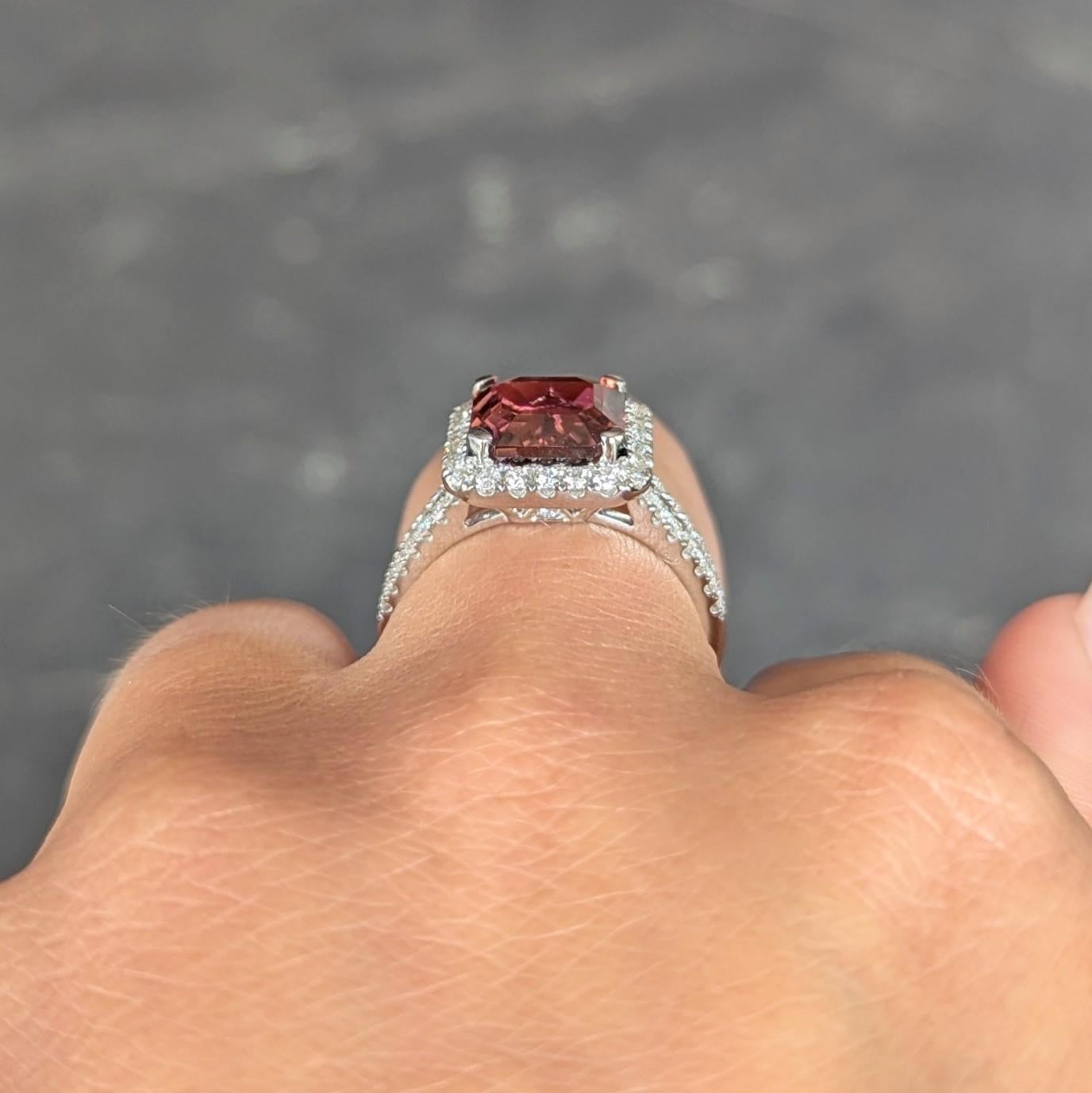 Anello aureolato contemporaneo con tormalina e diamante da 4,93 CTW in oro bianco da 18 carati in vendita 2