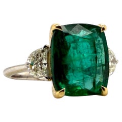 Contemporary 5 Carat Emerald & Diamond Cocktail Ring 18K Gold