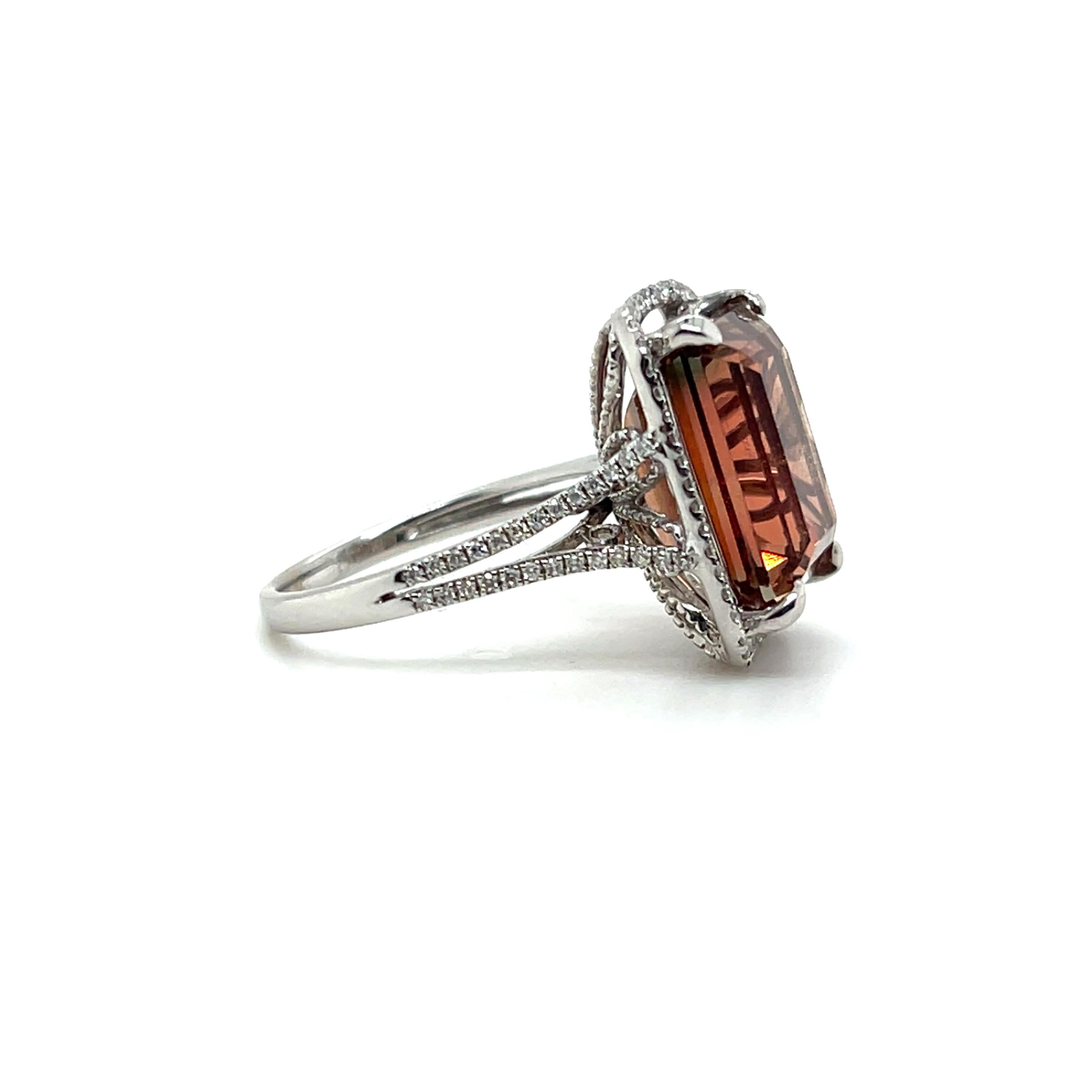 Anillo de cóctel contemporáneo de oro blanco de 14k con piedra solar y diamantes de 5,5 quilates en Bueno estado para la venta en Towson, MD