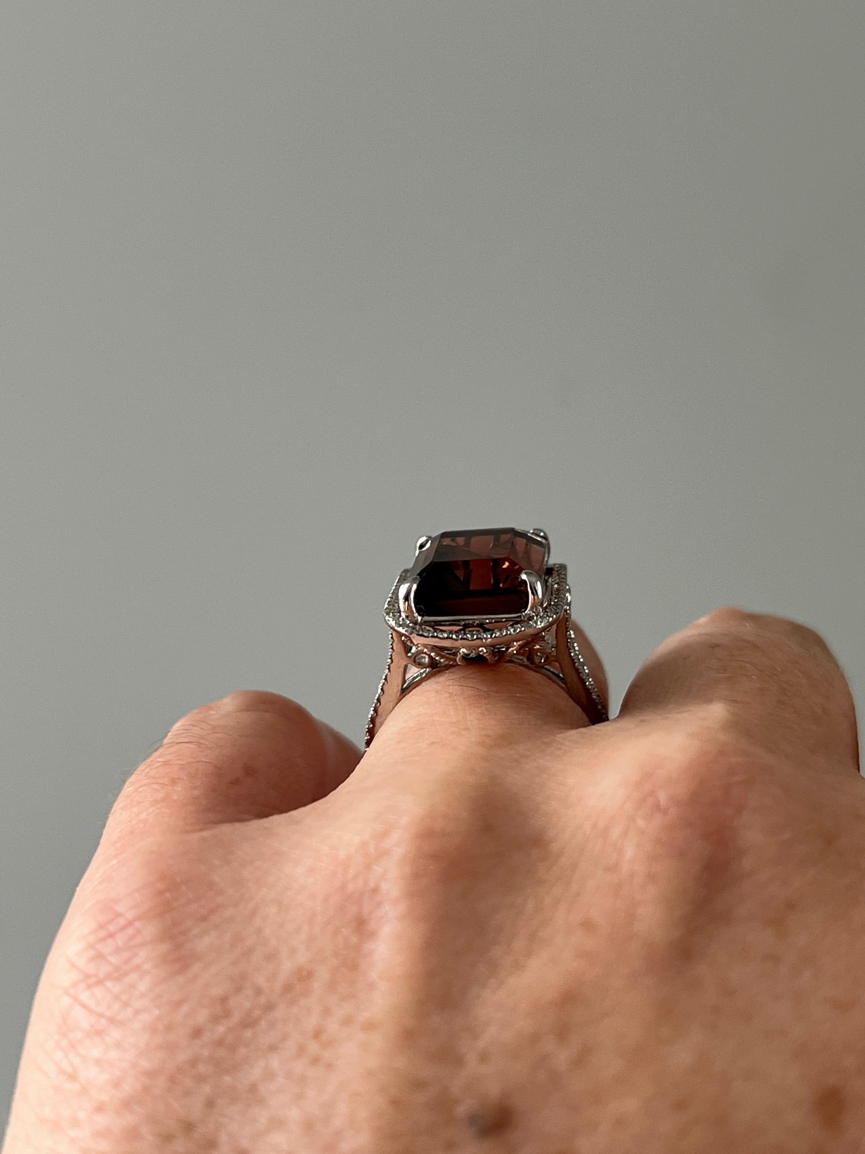 Anillo de cóctel contemporáneo de oro blanco de 14k con piedra solar y diamantes de 5,5 quilates en venta 2