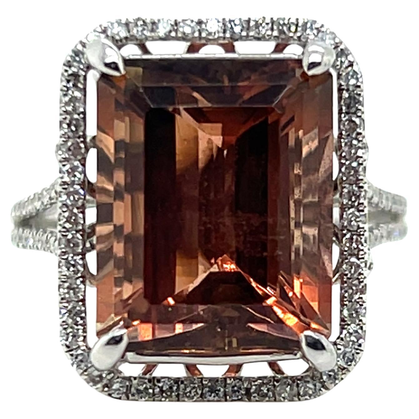 Anillo de cóctel contemporáneo de oro blanco de 14k con piedra solar y diamantes de 5,5 quilates en venta