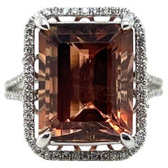 Anillo de cóctel contemporáneo de oro blanco de 14k con piedra solar y diamantes de 5,5 quilates