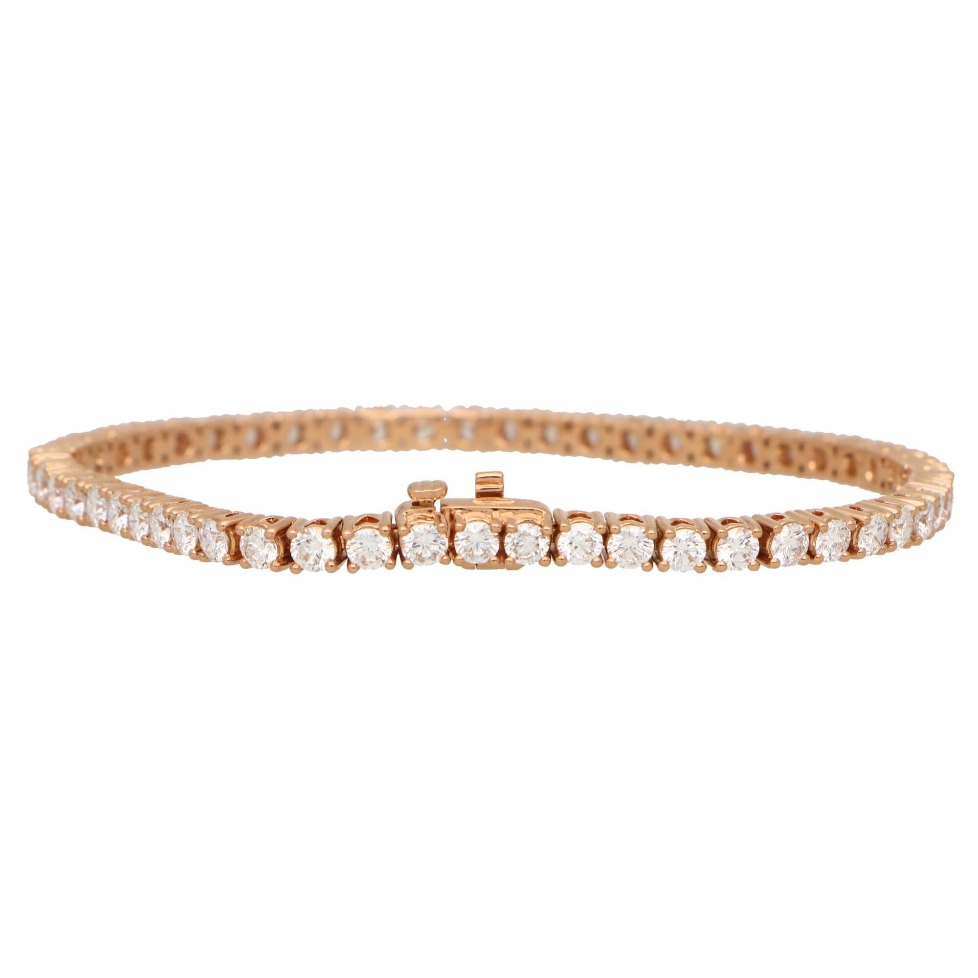 Contemporary 5.82ct Diamond Tennis Line Bracelet in 18k Rose Gold In Good Condition For Sale In London, GB
