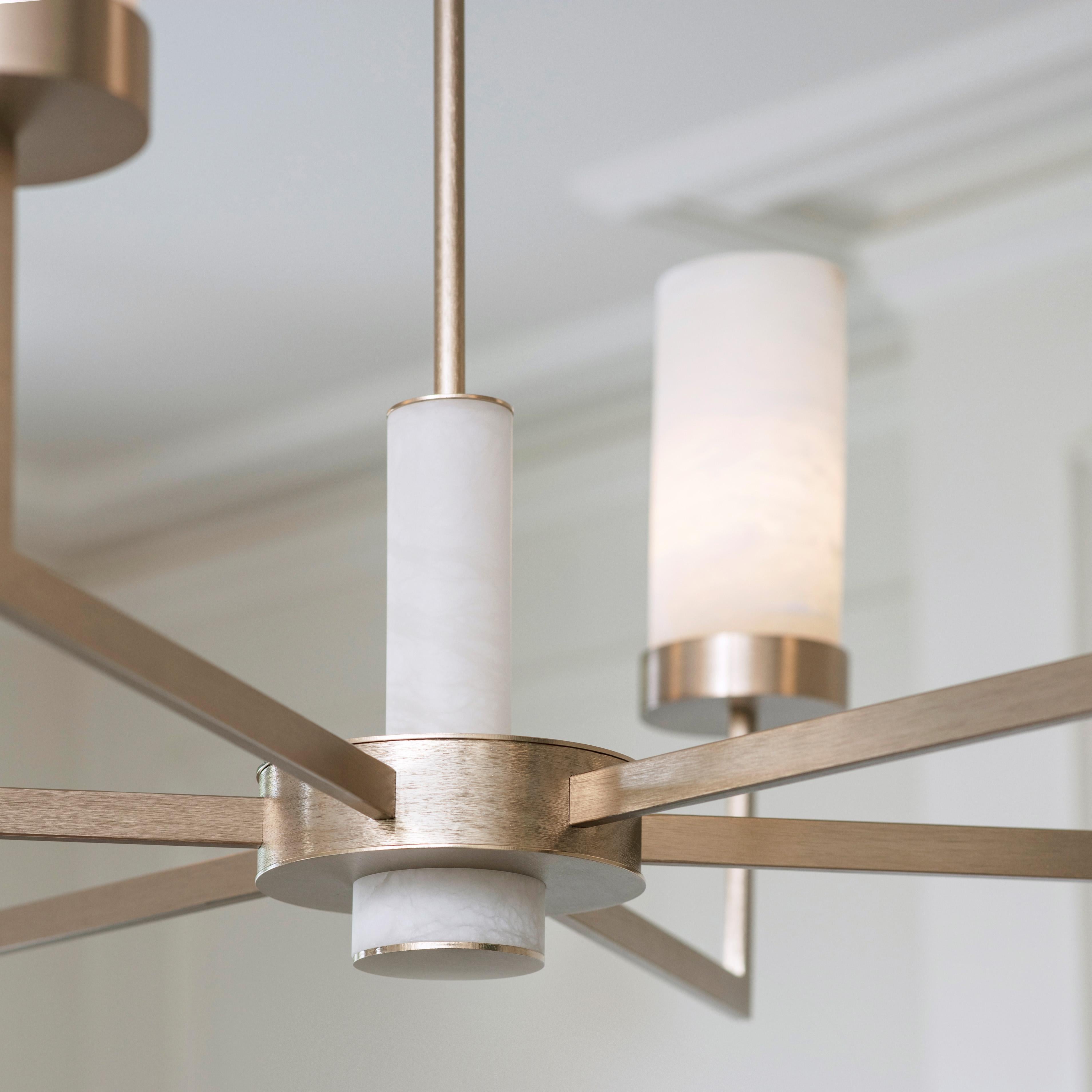 Lampadario contemporaneo a bussola a 6 bracci in alabastro dorato di Tigermoth Lighting In condizioni Nuovo in vendita a Reading, GB