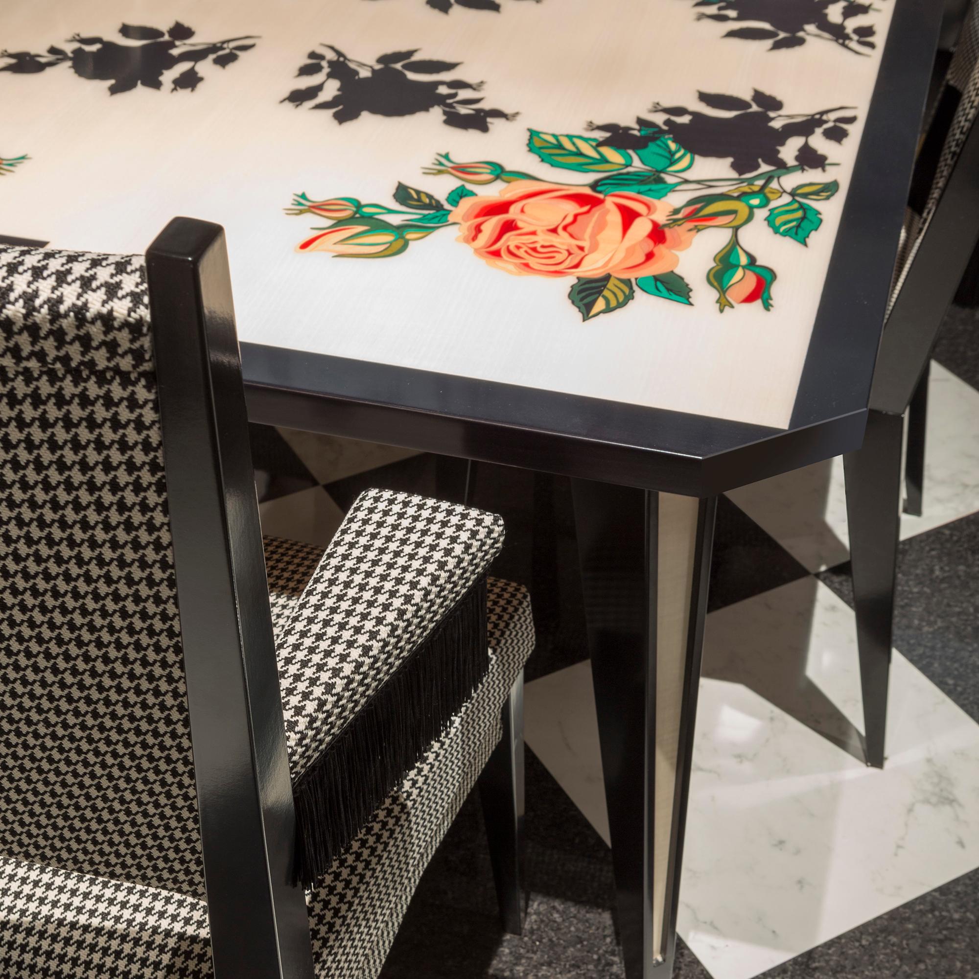 Contemporary 6 Seat Rectangular Table with Roses (21. Jahrhundert und zeitgenössisch) im Angebot