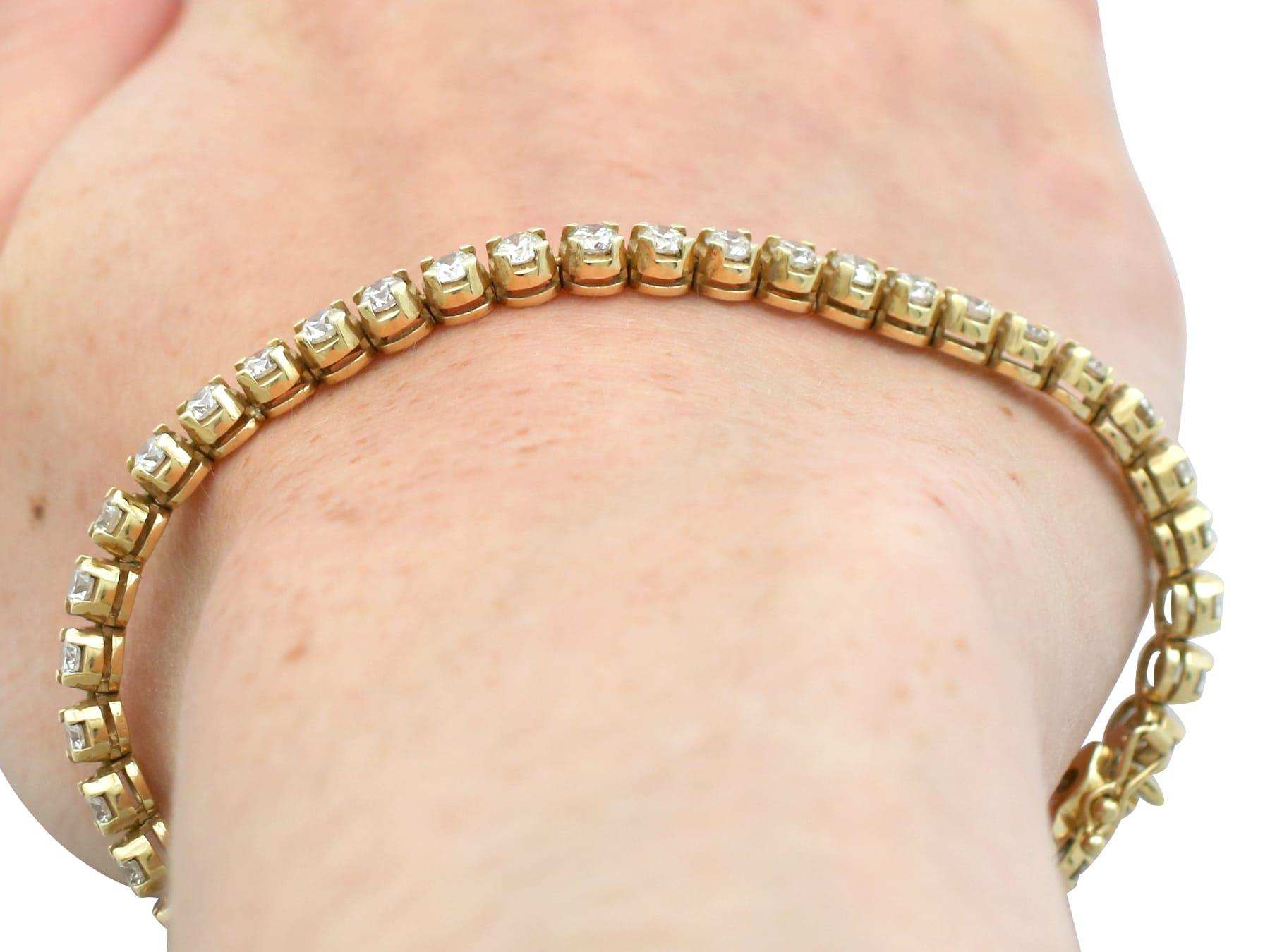 Contemporary 6.36 Carat Diamond and Yellow Gold Tennis Bracelet For Sale 5