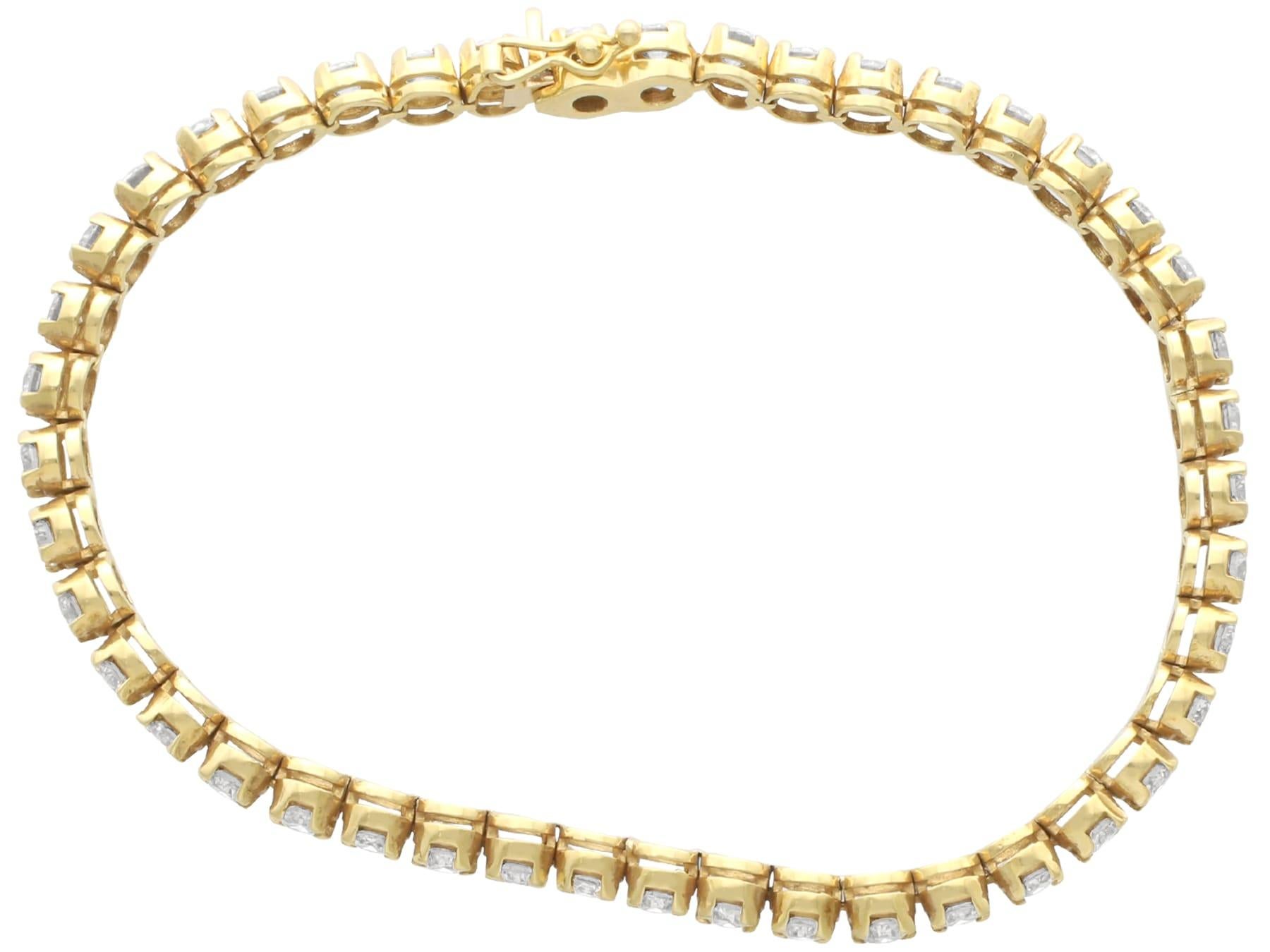 Contemporain Bracelet tennis contemporain en or jaune et diamants de 6,36 carats en vente