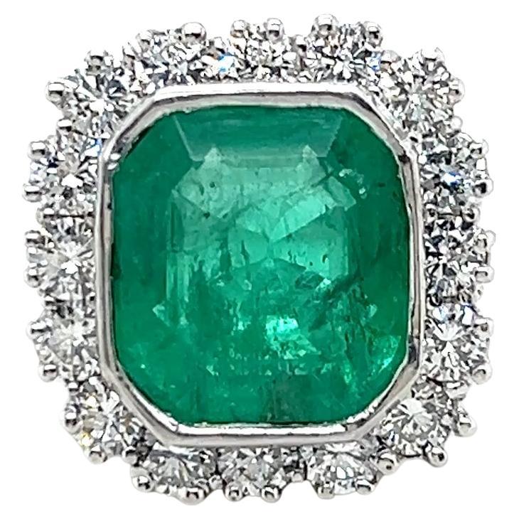 Contemporary 6.79 Carat Emerald & 2.3 TCW Diamond Platinum Cocktail Ring en vente