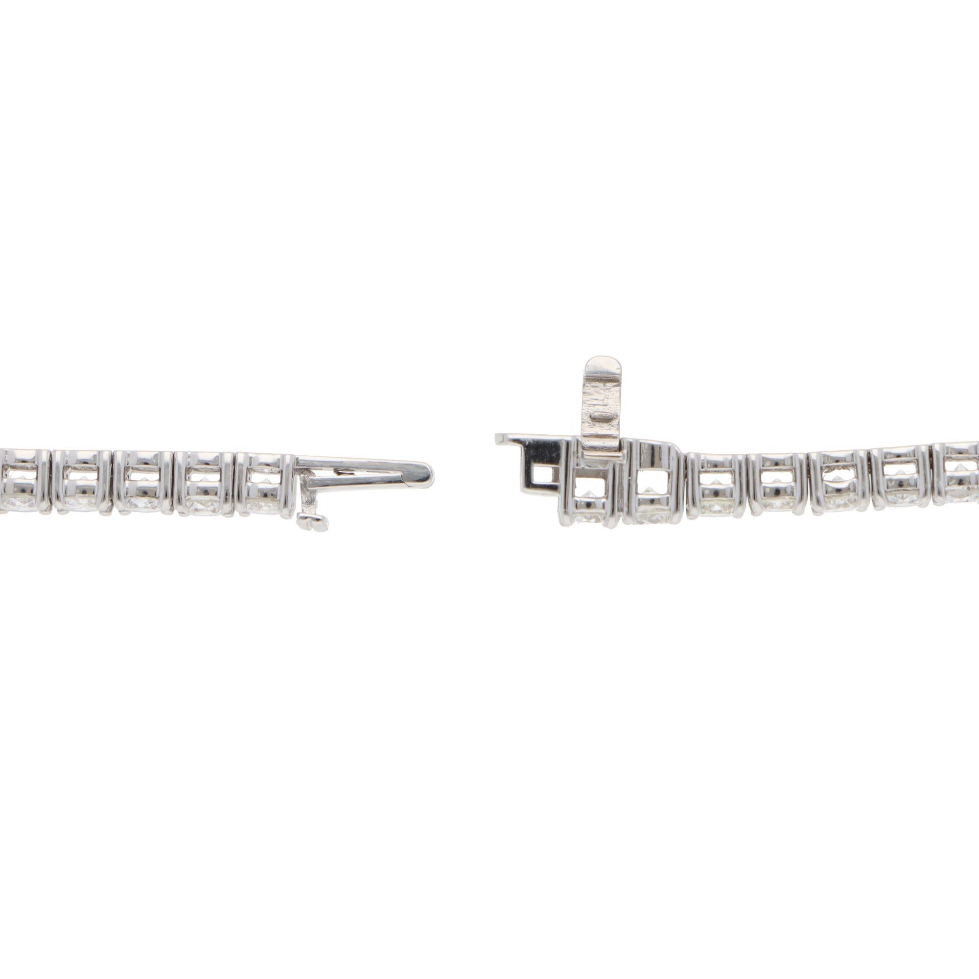 Bracciale Tennis Contemporary con linea di diamanti da 6.82 carati in oro bianco In condizioni Nuovo in vendita a London, GB