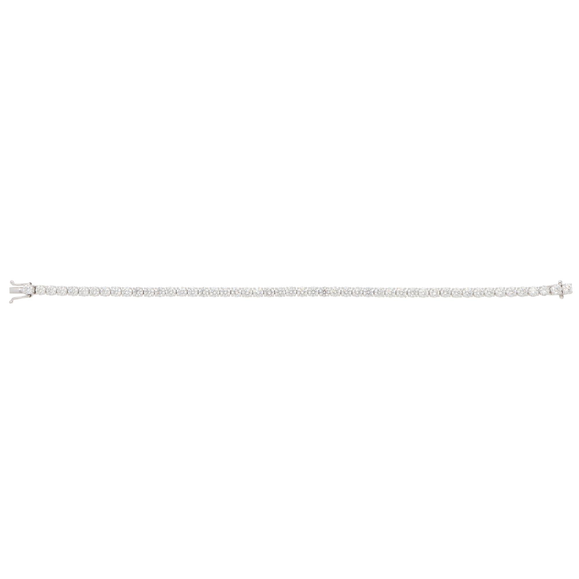 A beautiful contemporary diamond line tennis bracelet set in 18k white gold.

The bracelet is composed of a grand total of 50 round brilliant-cut diamonds. All stones are securely four-prong set and perfectly matched in size.

The articulated links
