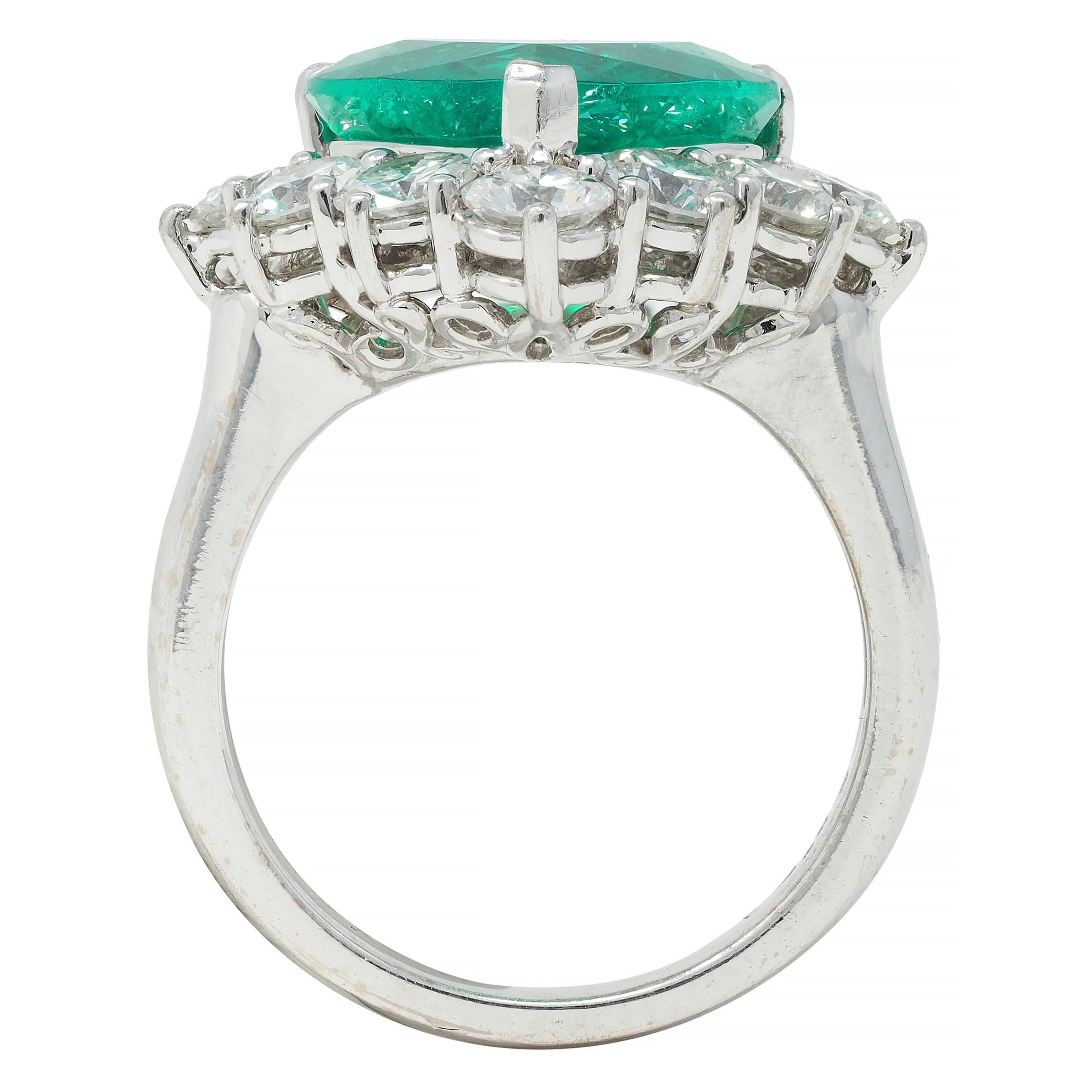Contemporary 7.00 CTW Colombian Emerald Diamond 18 Karat Gold Heart Halo Ring For Sale 5