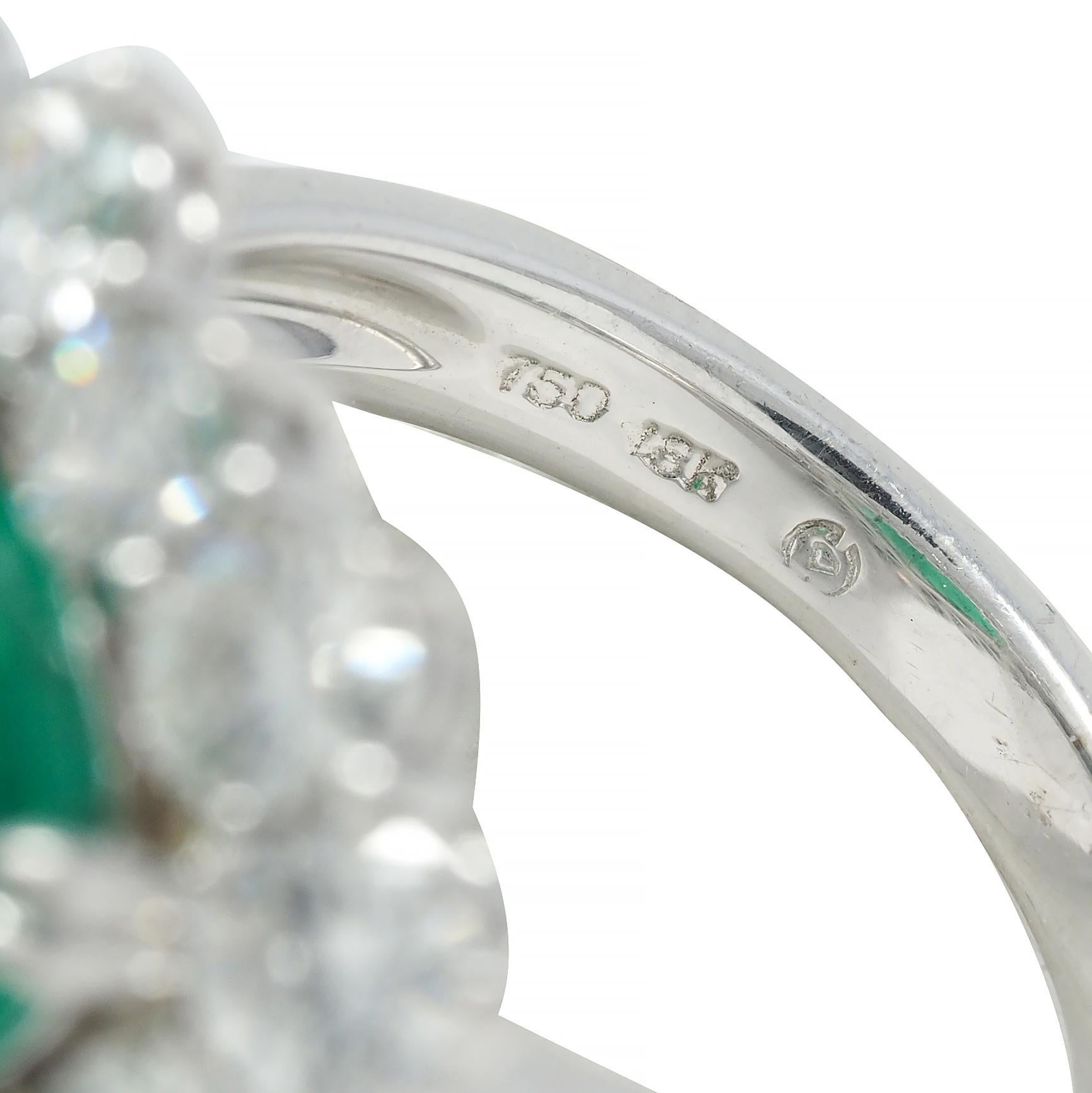 Bague Contemporary 7.00 CTW Colombian Emerald Diamond 18 Karat Gold Heart Halo Ring en vente 8