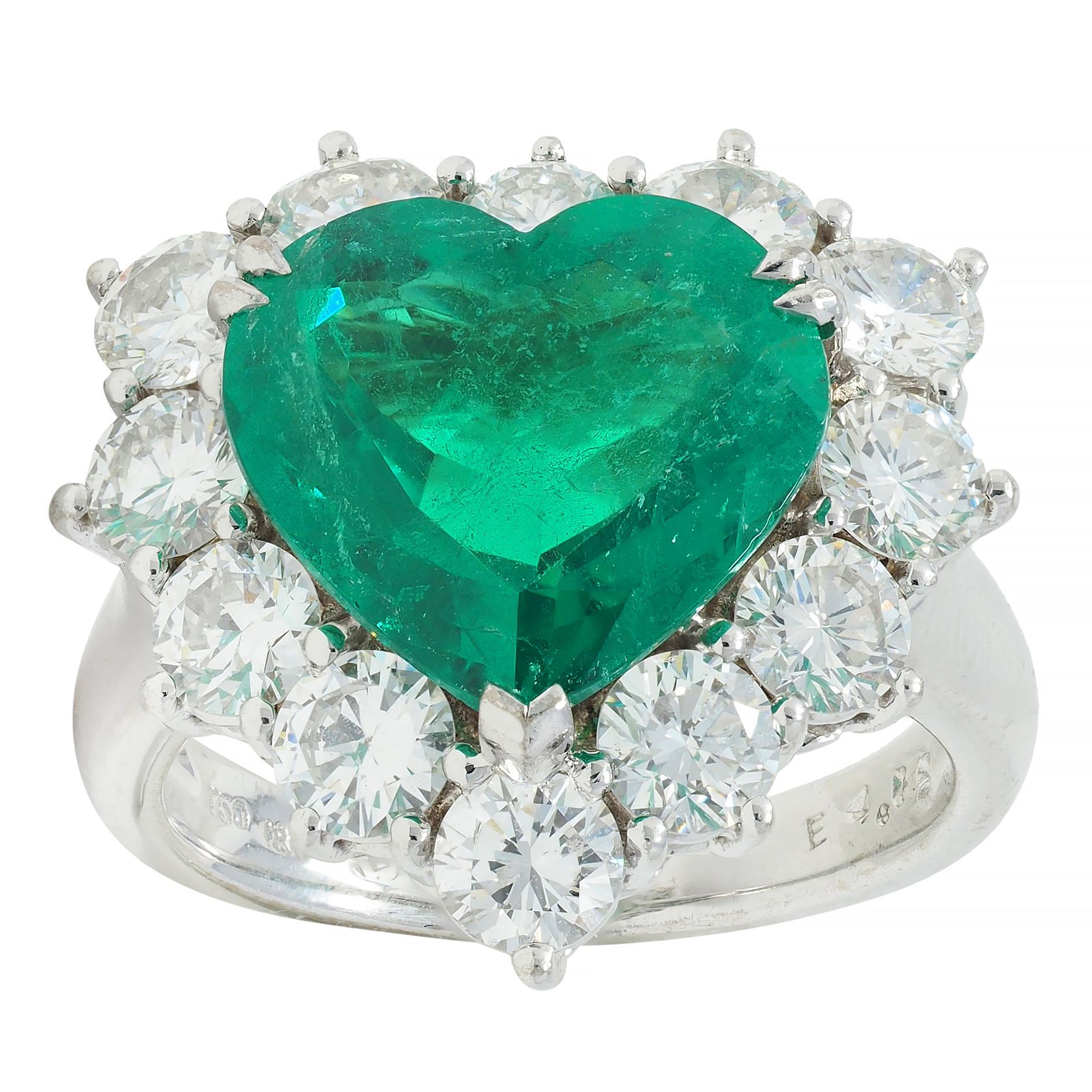 Women's or Men's Contemporary 7.00 CTW Colombian Emerald Diamond 18 Karat Gold Heart Halo Ring For Sale