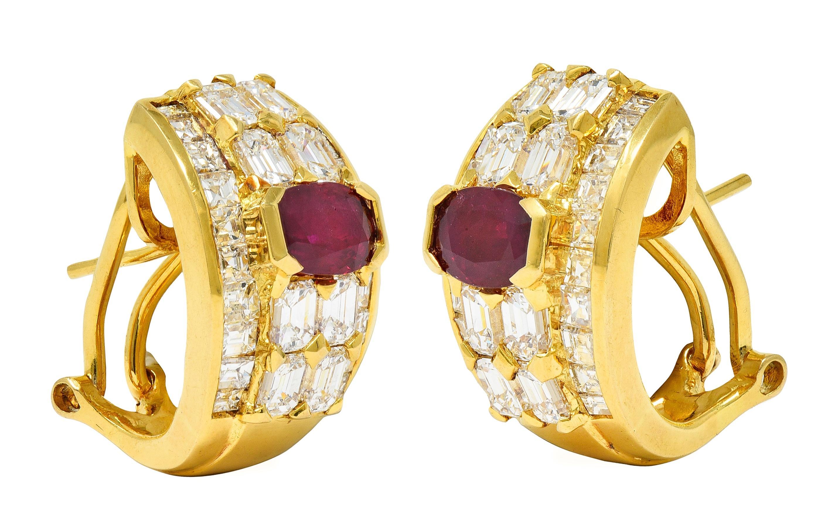 AM Contemporary 7.25 CTW  Boucles d'oreilles en J en or jaune 18 carats avec diamants et rubis en vente 1