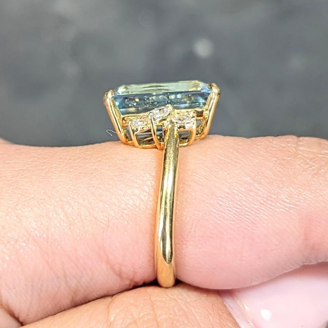 Contemporary 7.27 CTW Aquamarine Diamond 18 Karat Yellow Gold Cocktail Ring For Sale 10
