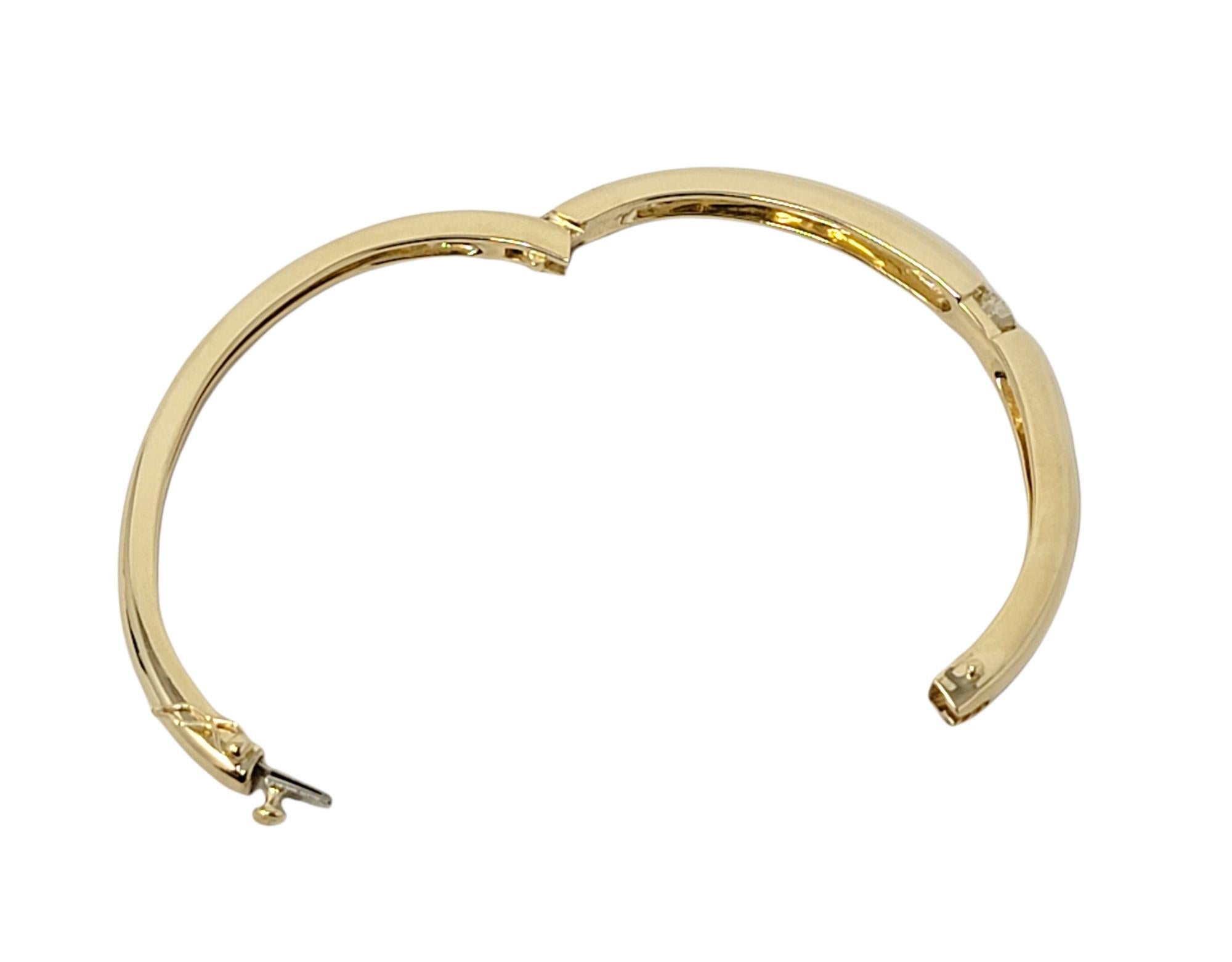 Contemporary .73 Carat Round Diamond Hinged Bangle Bracelet in 14 Karat Gold For Sale 1