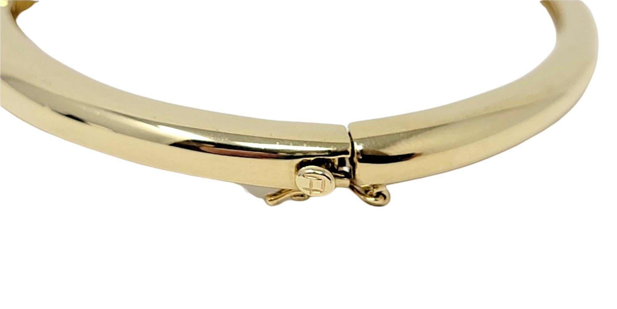 Contemporary .73 Carat Round Diamond Hinged Bangle Bracelet in 14 Karat Gold For Sale 3