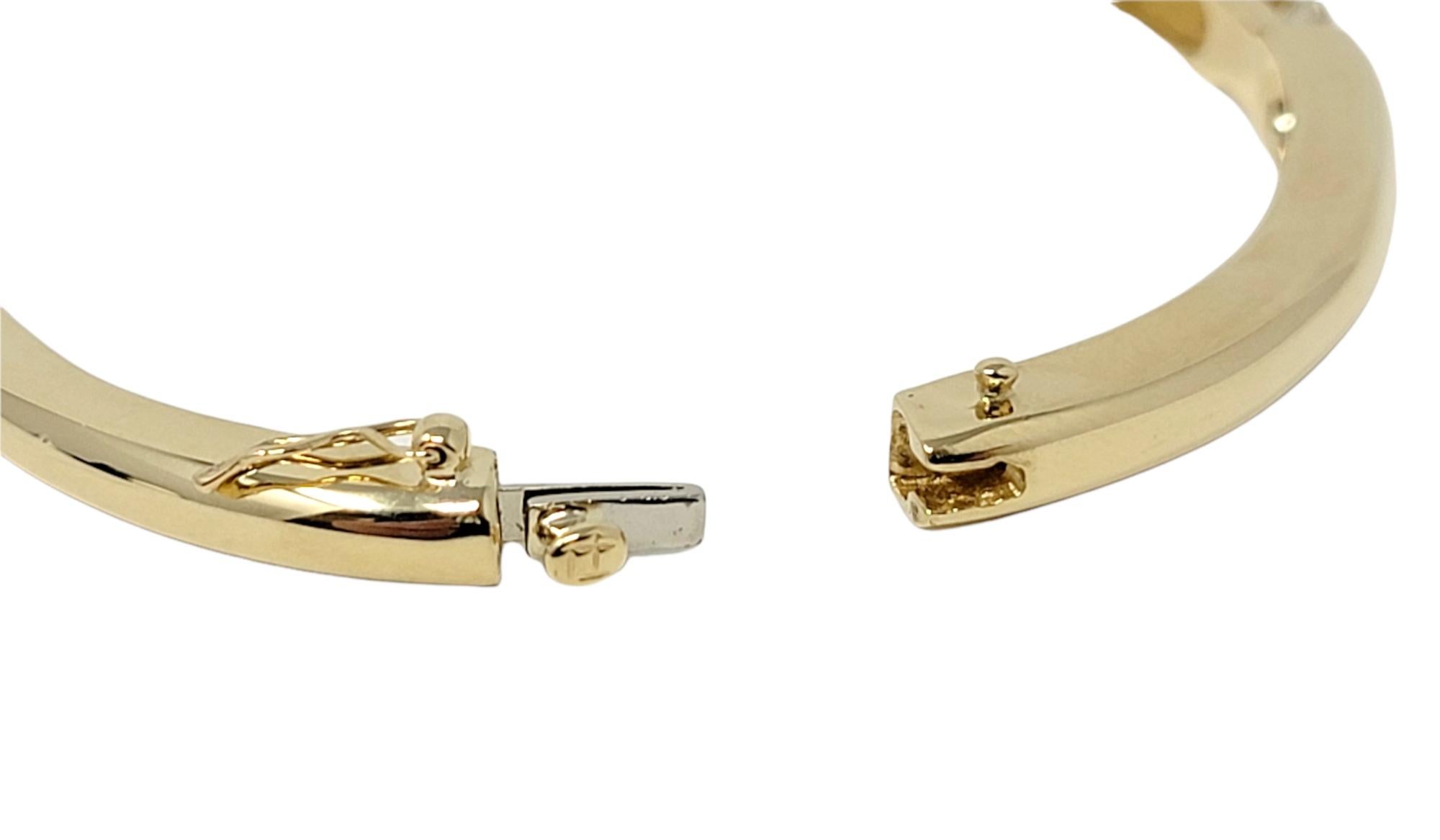 Contemporary .73 Carat Round Diamond Hinged Bangle Bracelet in 14 Karat Gold For Sale 4