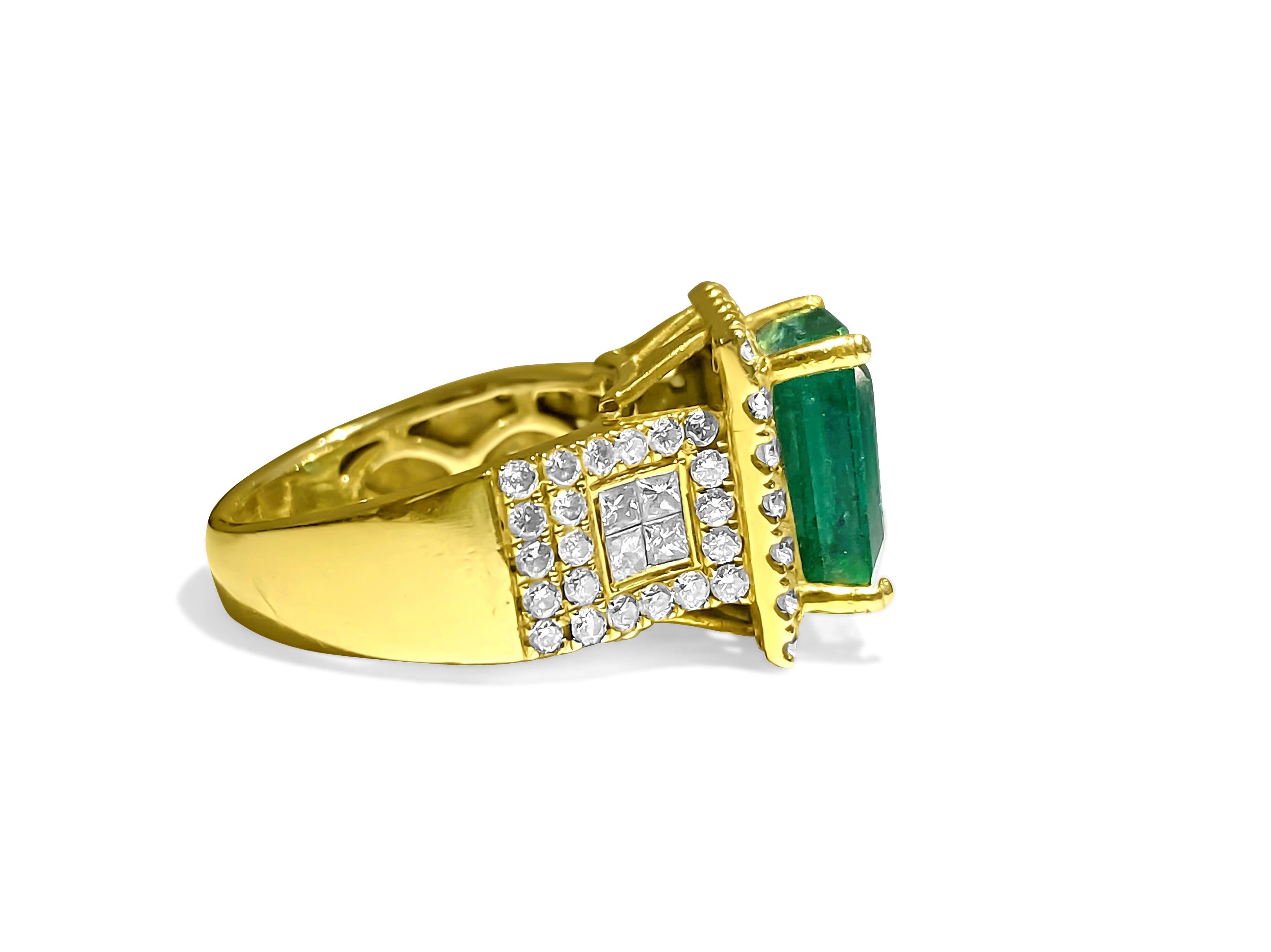 Women's or Men's Contemporary 7.50 Carat Diamond Emerald Ring For Sale