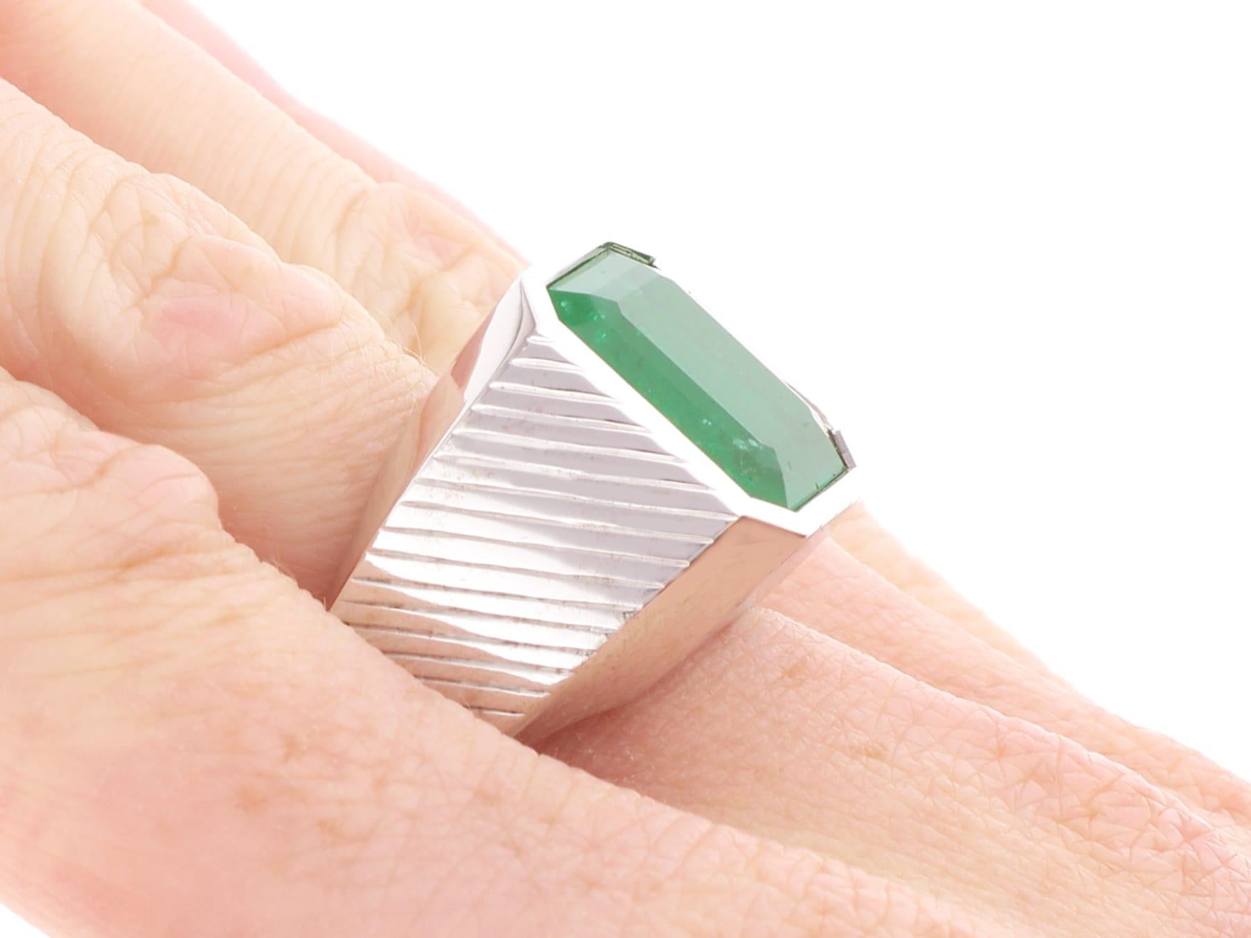 Contemporary 7.73 Carat Emerald and 18 Karat White Gold Dress Ring (2016) For Sale 5